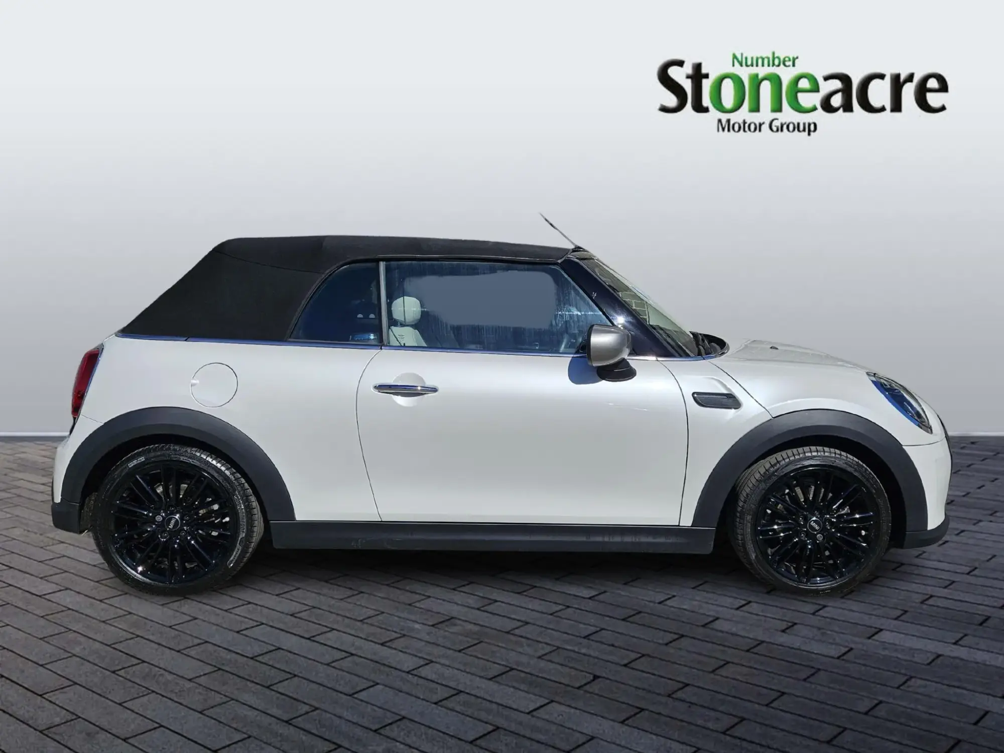 MINI Convertible Image 2