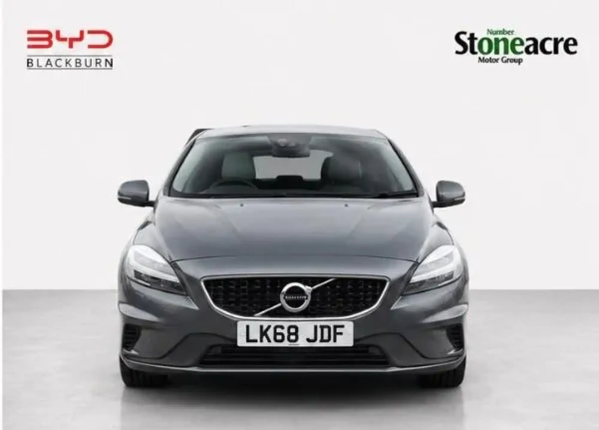 Volvo V40 1.5 T3 GPF R-Design Pro Auto Euro 6 (s/s) 5dr LK68JDF Image 2