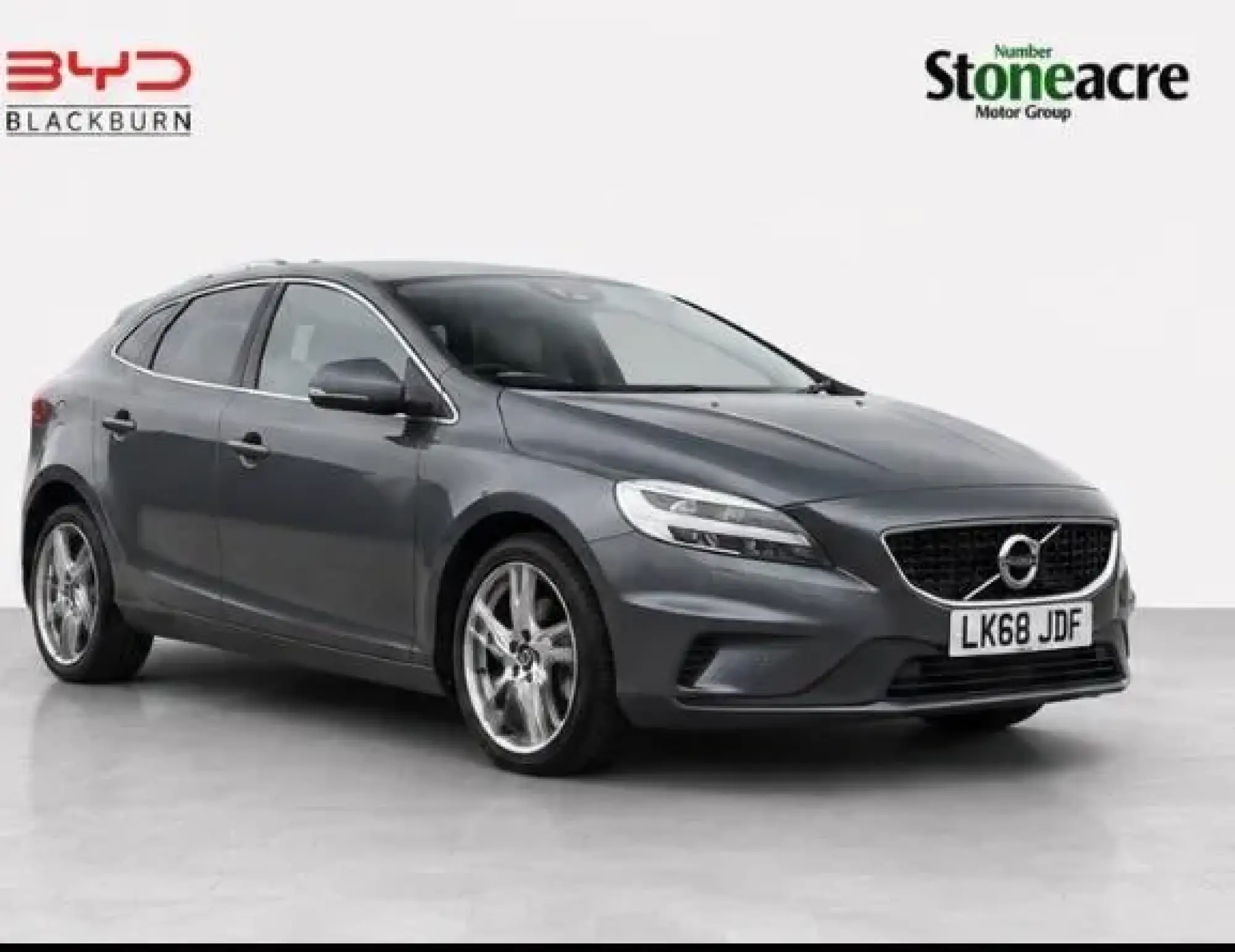 Volvo V40 1.5 T3 GPF R-Design Pro Auto Euro 6 (s/s) 5dr LK68JDF Image 1