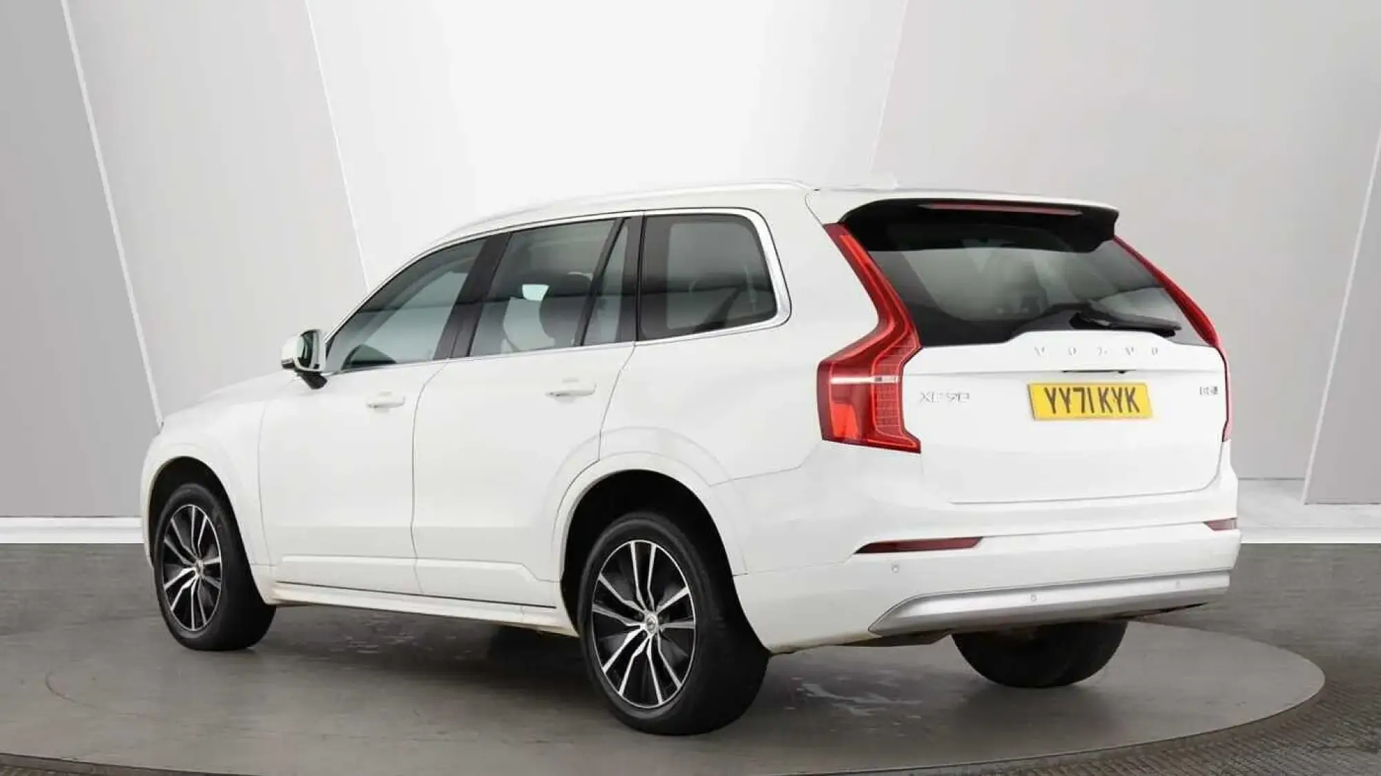 Volvo XC90 2.0 B5D [235] Momentum 5dr AWD Geartronic YY71KYK Image 3