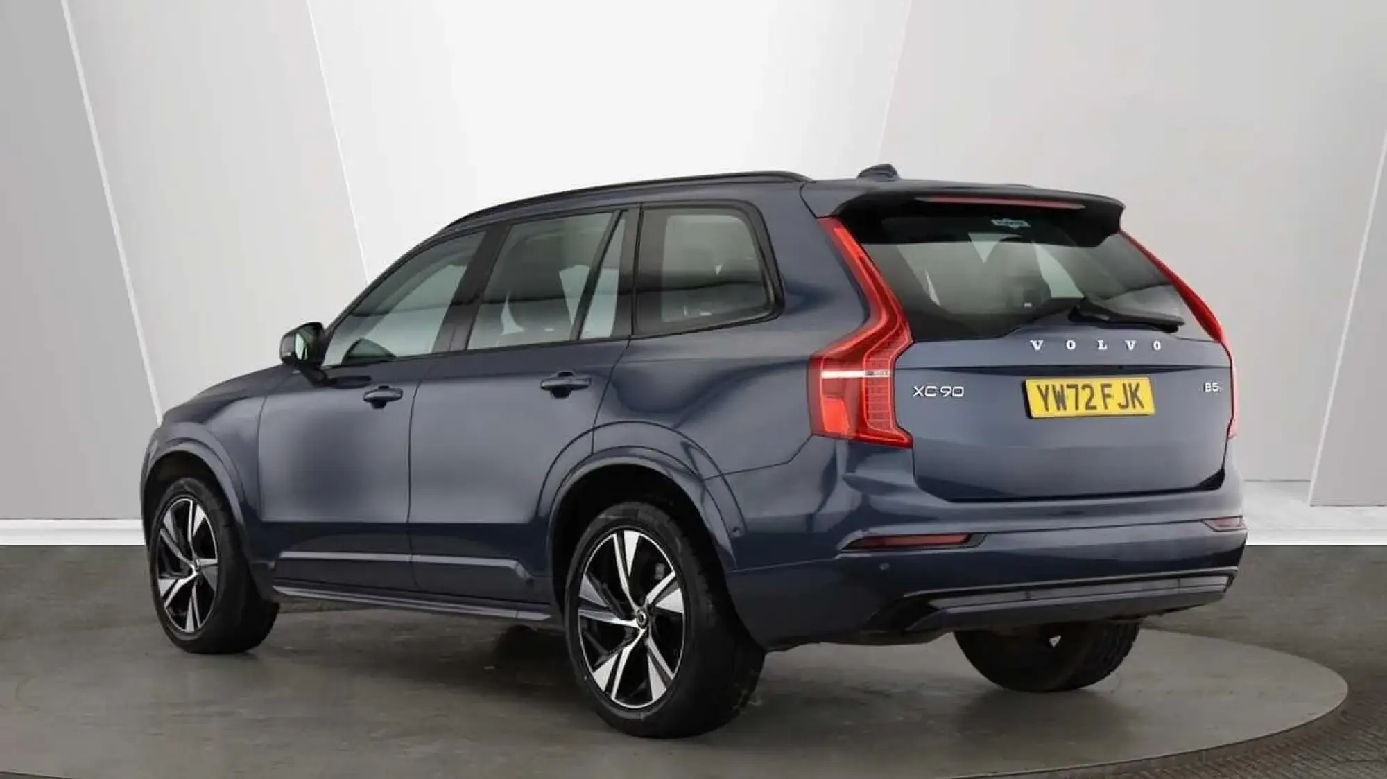 Volvo XC90 2.0 B5D [235] Plus Dark 5dr AWD Geartronic YW72FJK Image 3