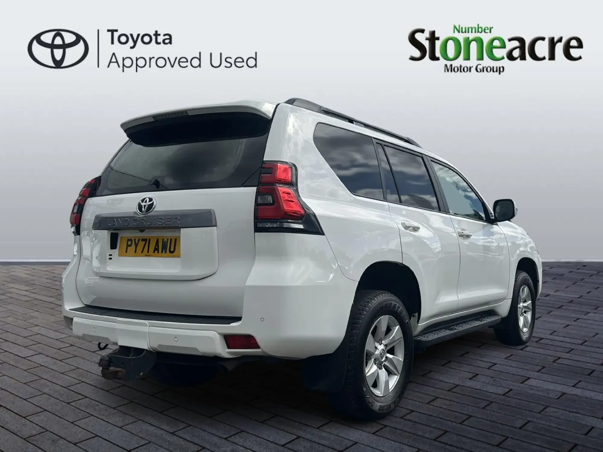 Toyota Land Cruiser Image 2