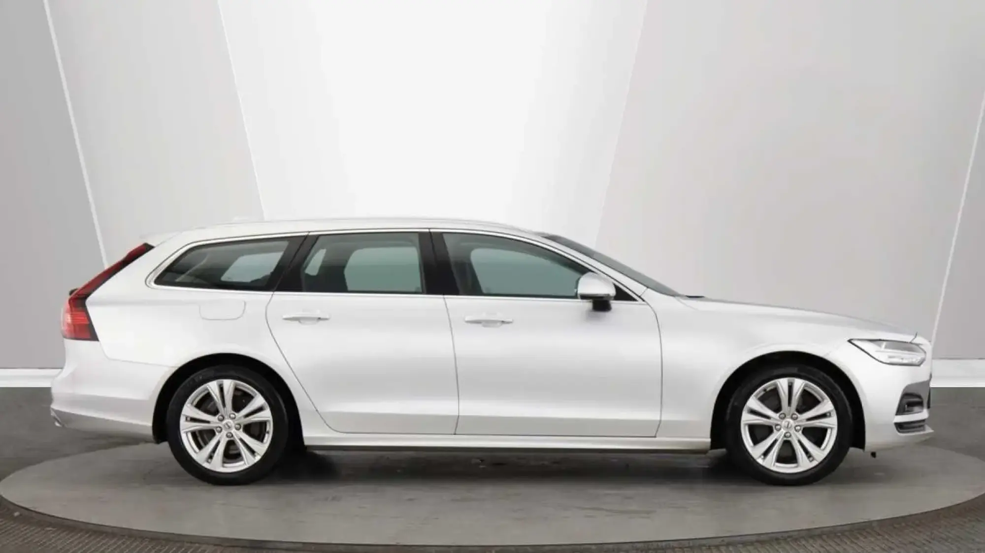Volvo V90 Image 2