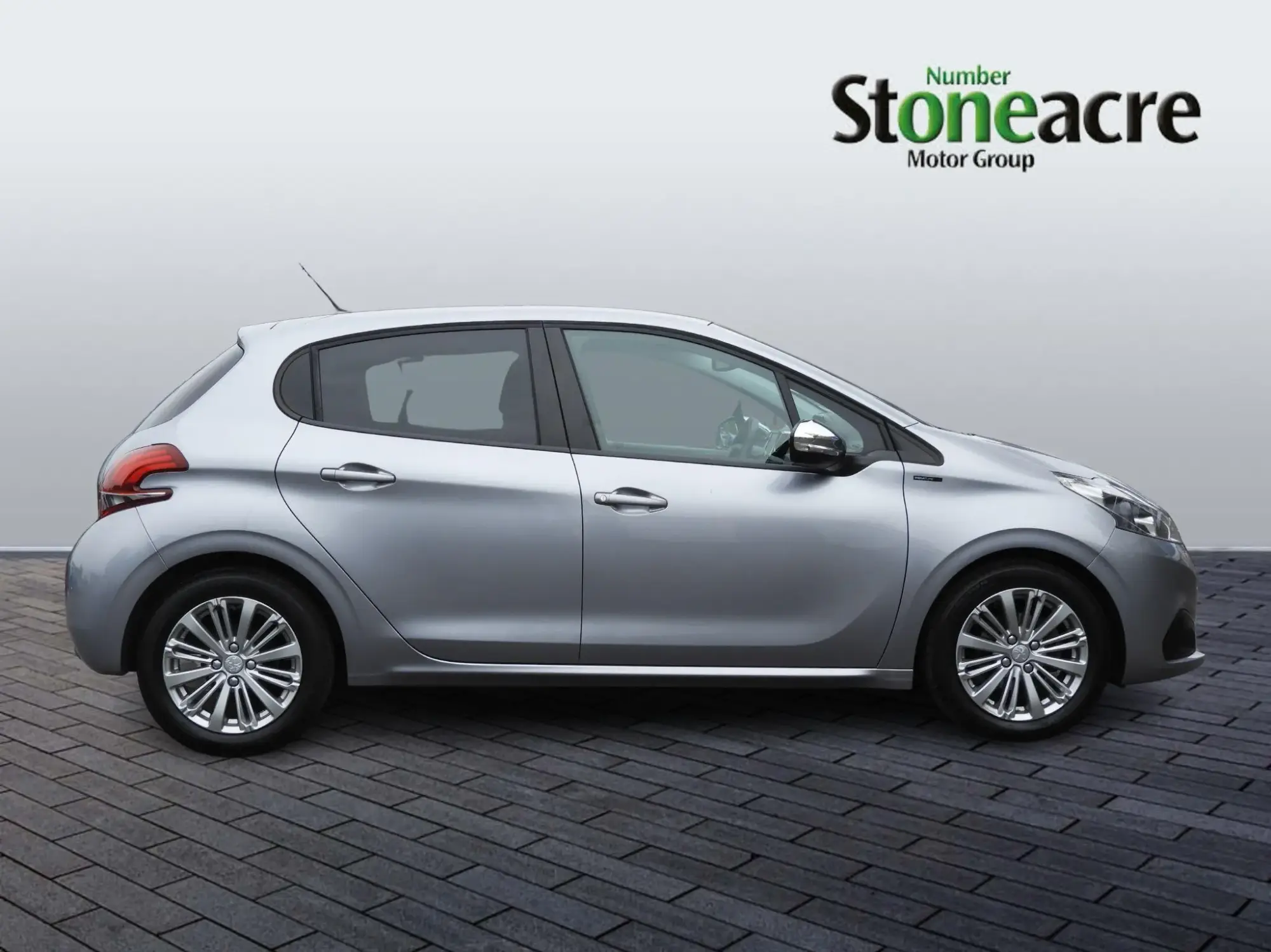 Peugeot 208 Image 2