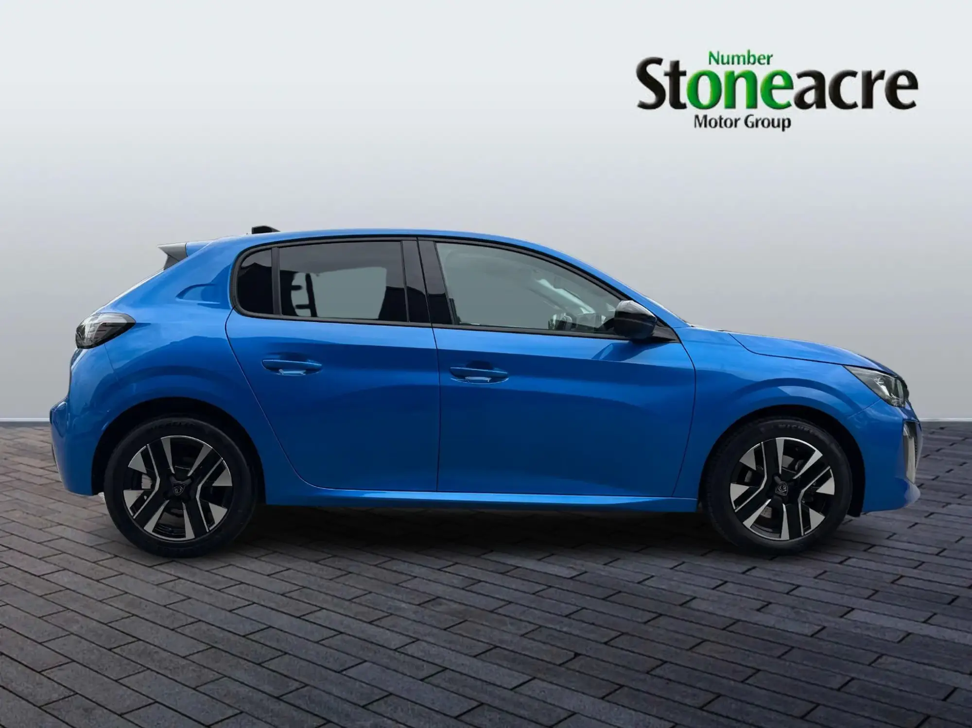 Peugeot 208 Image 2