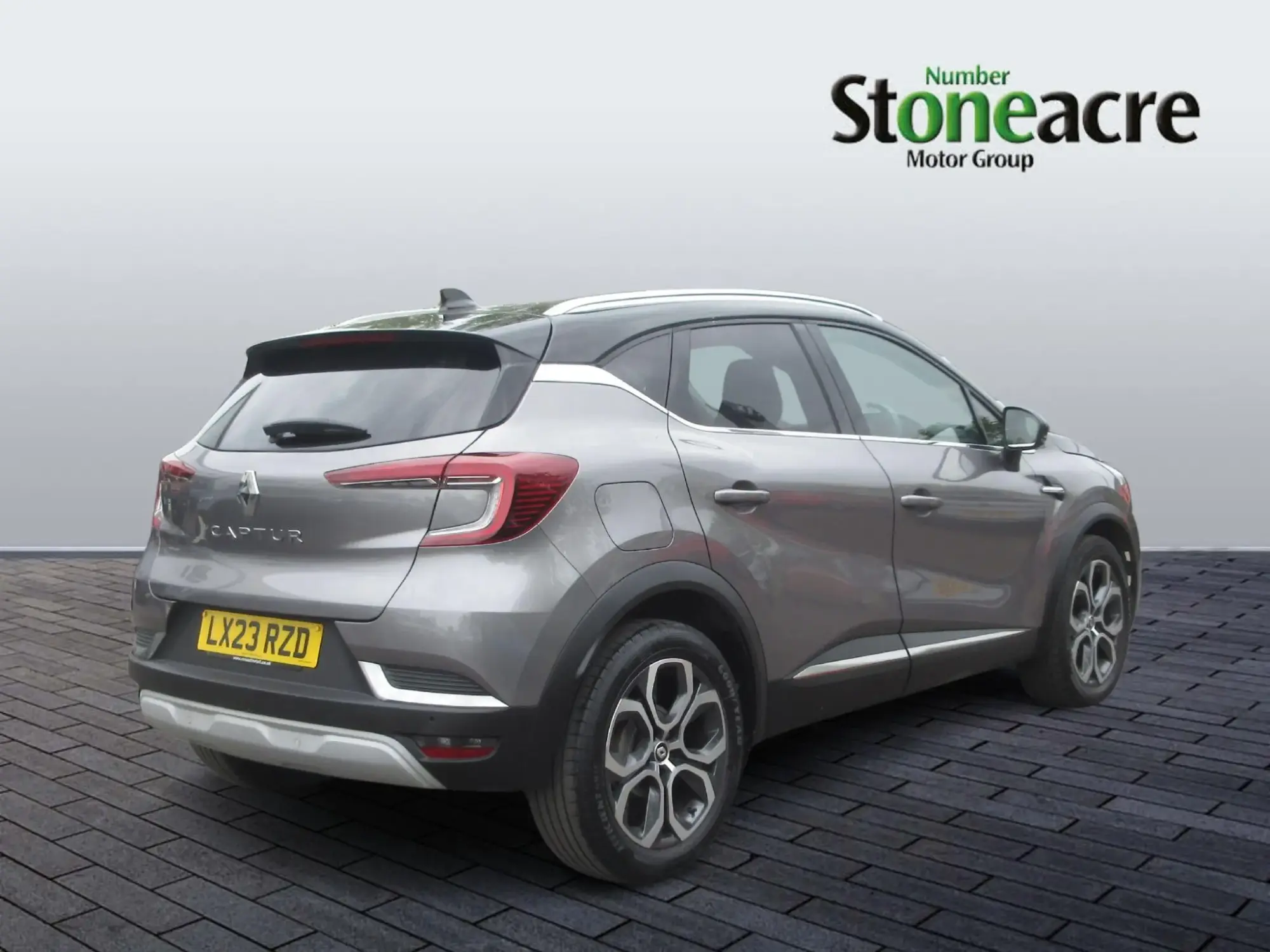 Renault Captur Techno TCe 90 MY22 LX23RZD Image 3