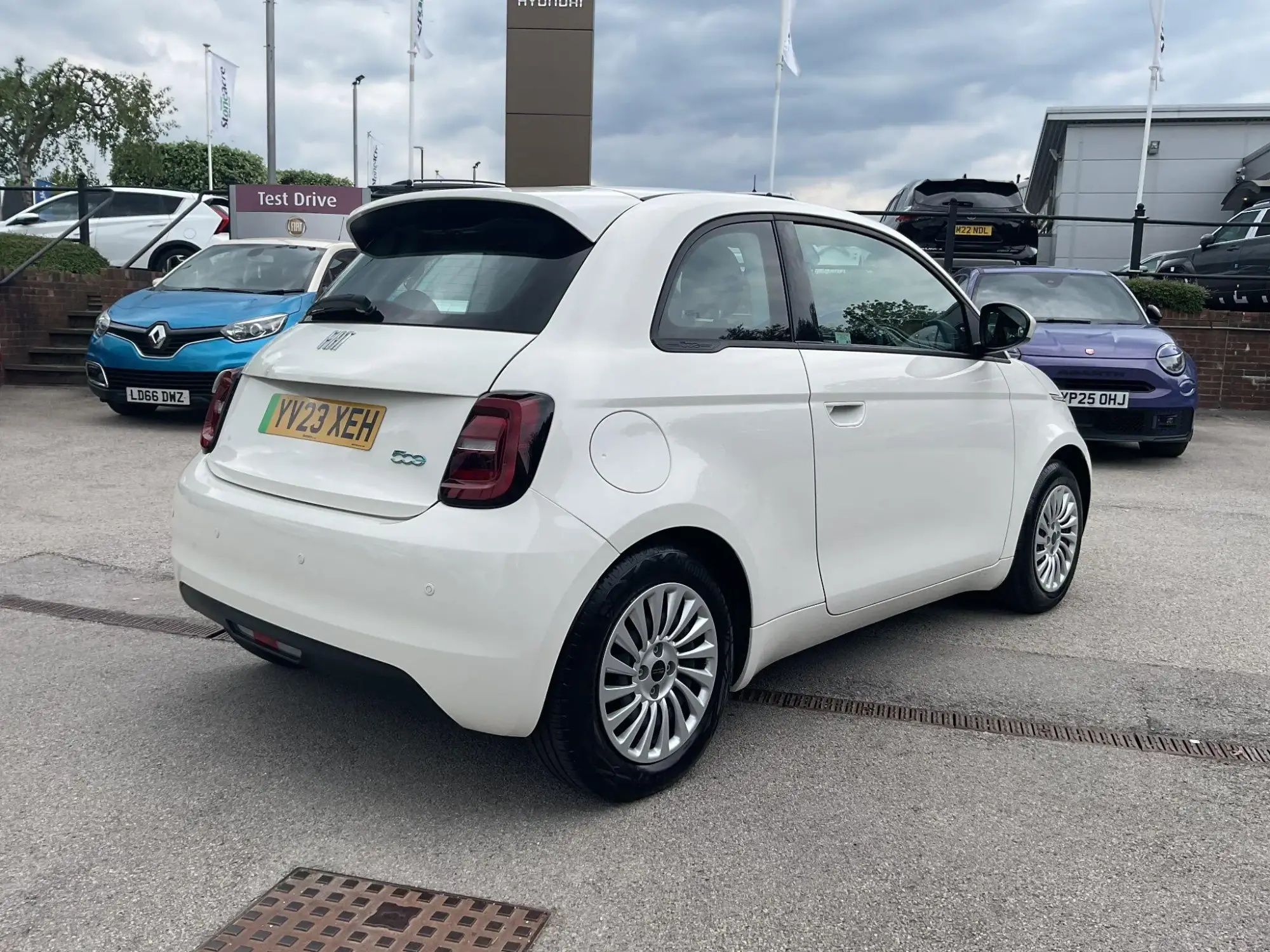 Fiat 500e 70kW Action 24kWh 3dr Auto YV23XEH Image 3