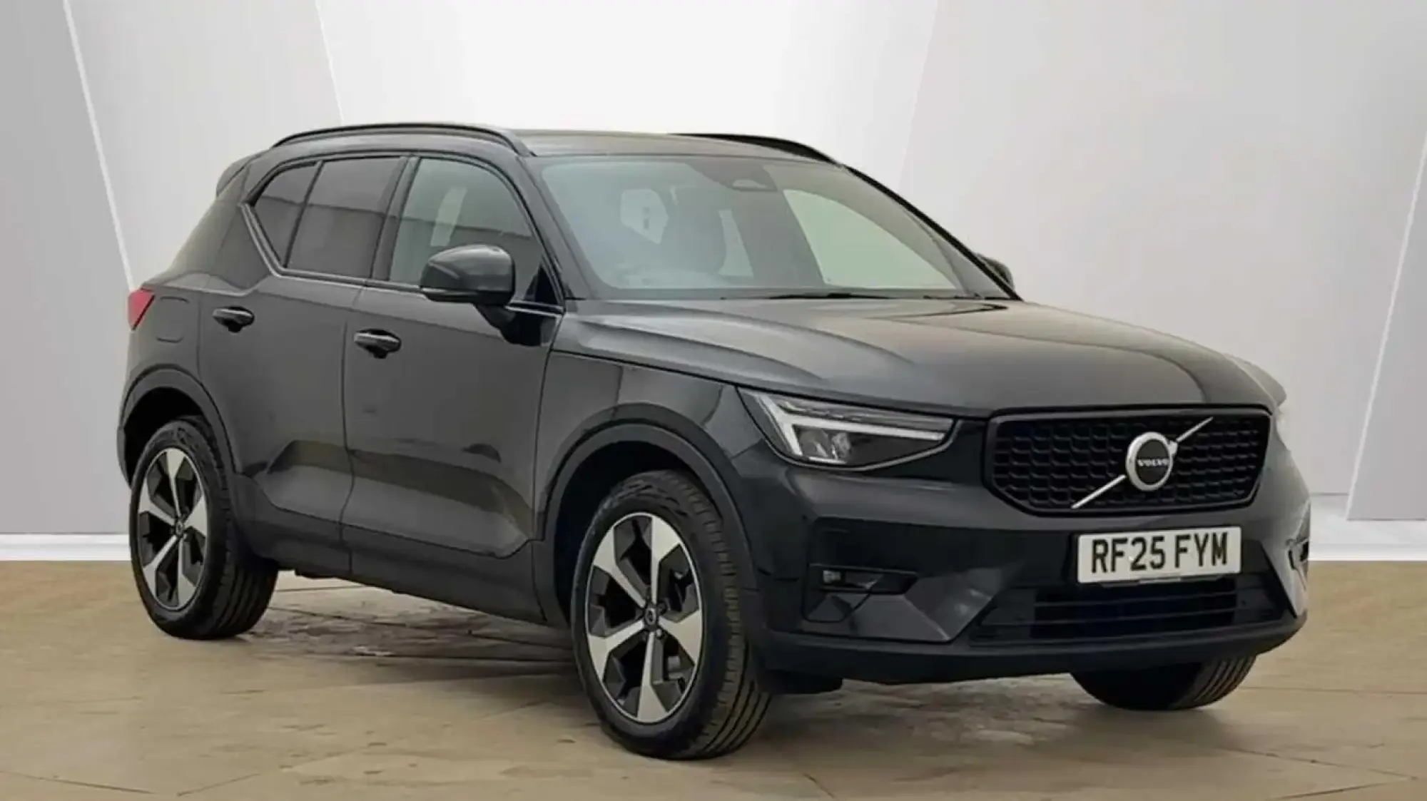 Volvo XC40 2.0 B4P Plus Dark 5dr Auto RF25FYM Image 1