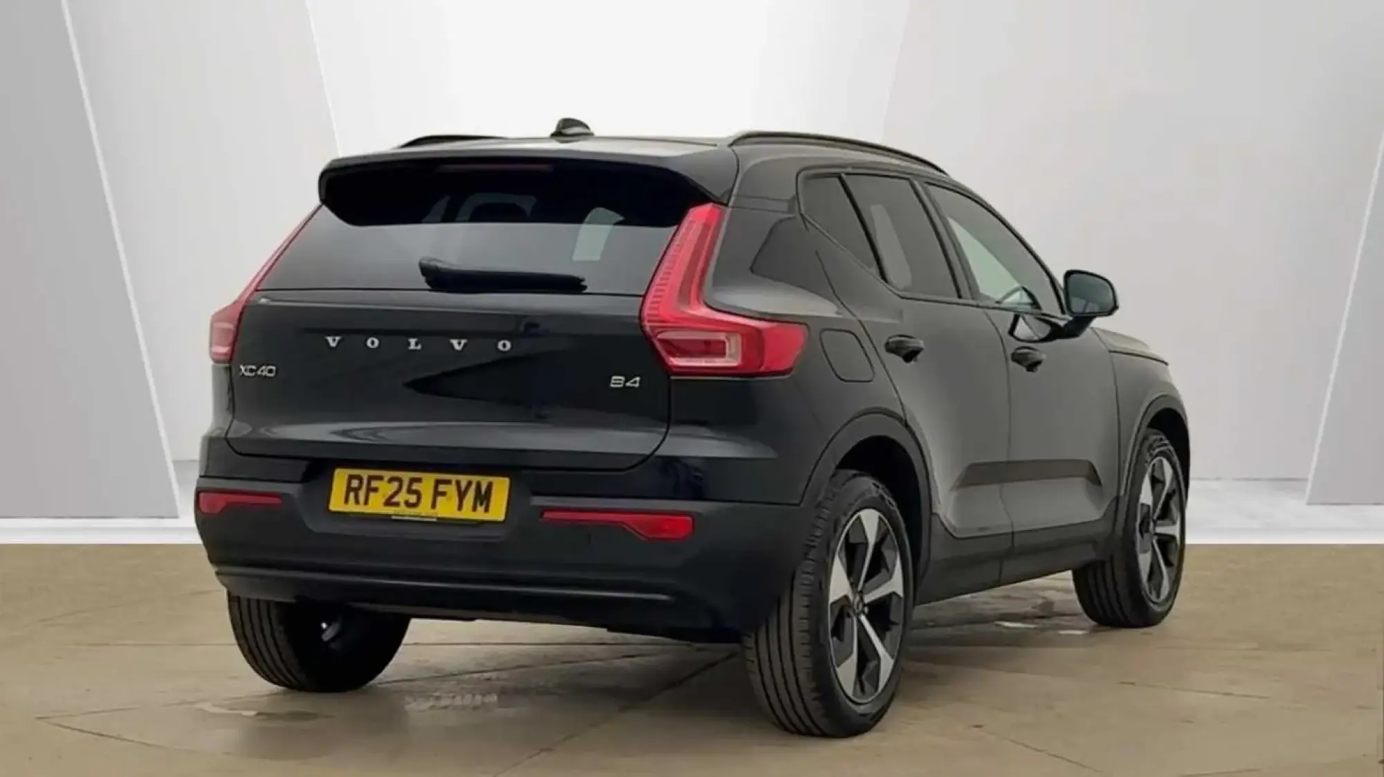 Volvo XC40 2.0 B4P Plus Dark 5dr Auto RF25FYM Image 3