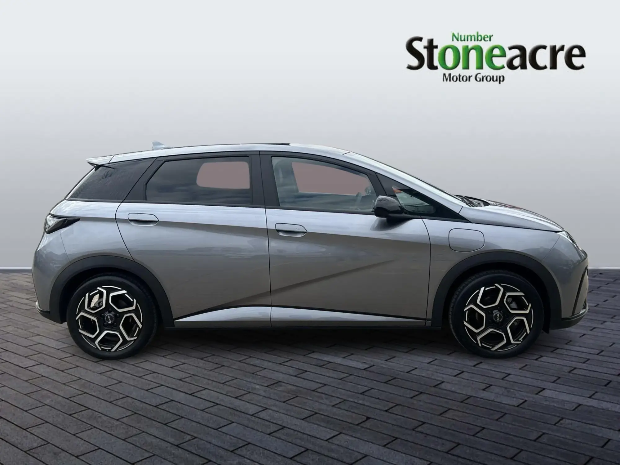 BYD DOLPHIN 60.48kWh Design Auto 5dr FV75ZLZ Image 2