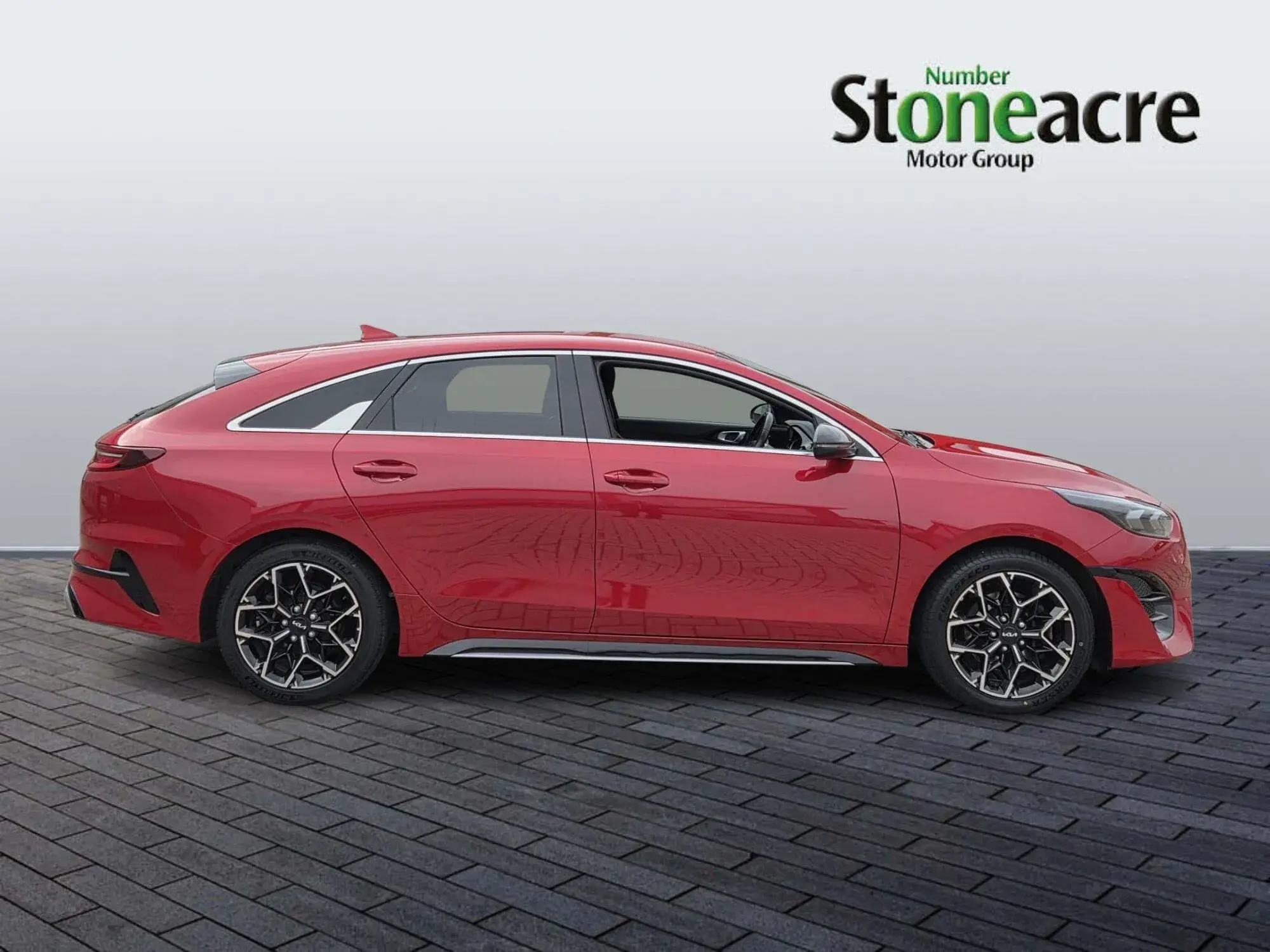 Kia ProCeed 1.5T GDi ISG GT-Line 5dr YY73ZXP Image 2