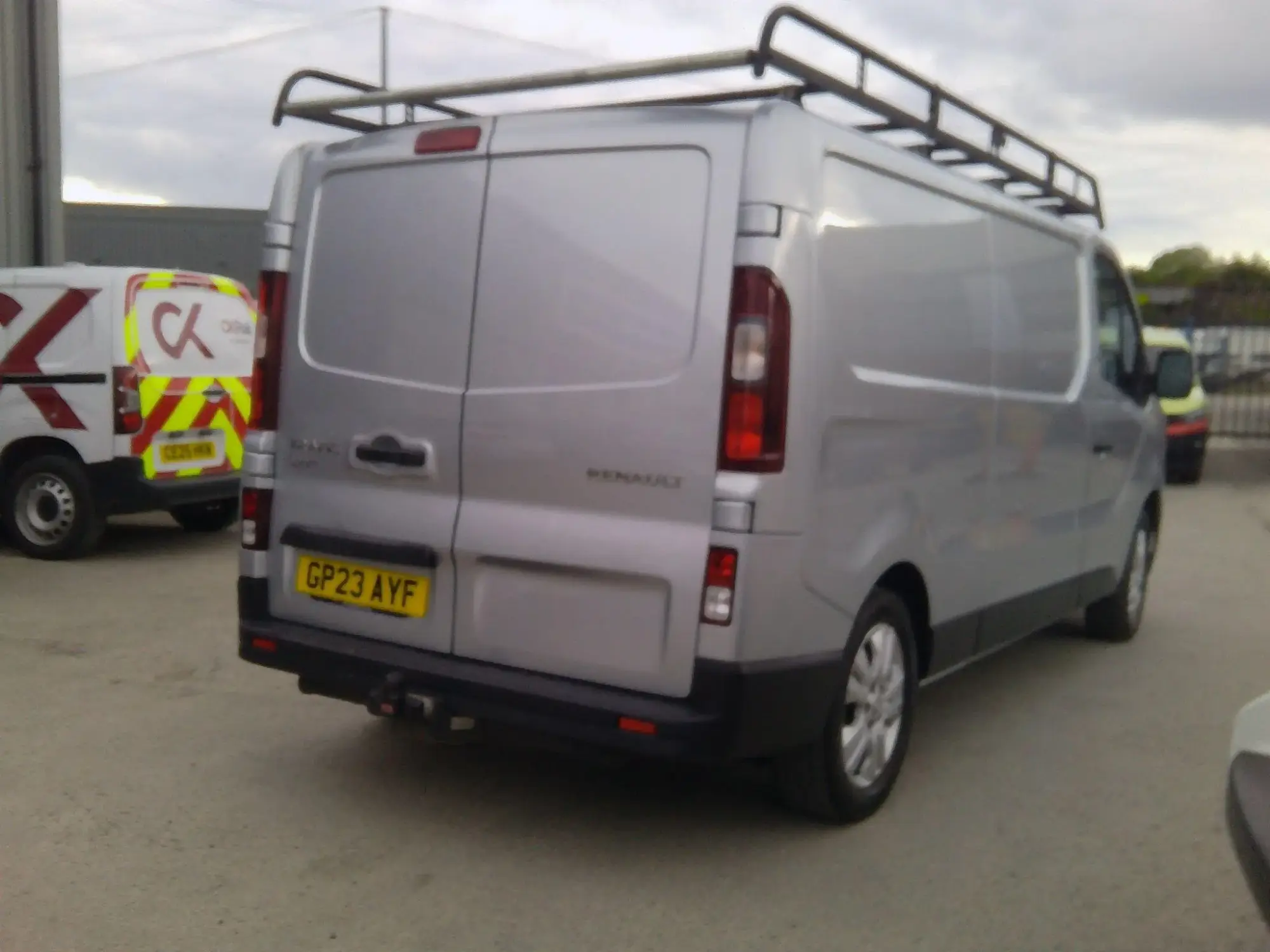 Renault Trafic 2.0 dCi Blue LL30 Sport L2 H1 Euro 6 (s/s) 5dr GP23AYF Image 3