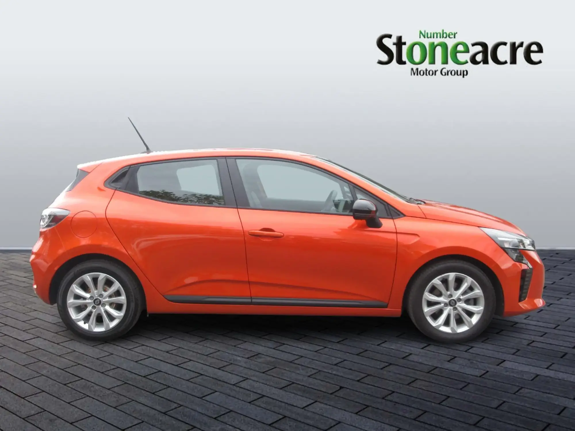 Renault Clio E-Tech 1.6 E-TECH full hybrid 145 Evolution 5dr Auto NV24YUG Image 2