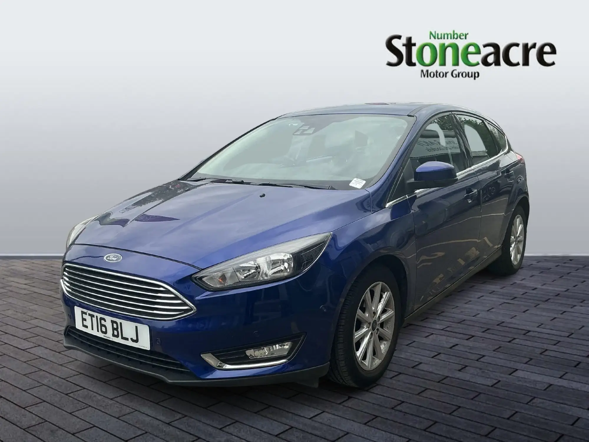 Ford Focus 1.0 EcoBoost 125 Titanium 5dr ET16BLJ Image 2