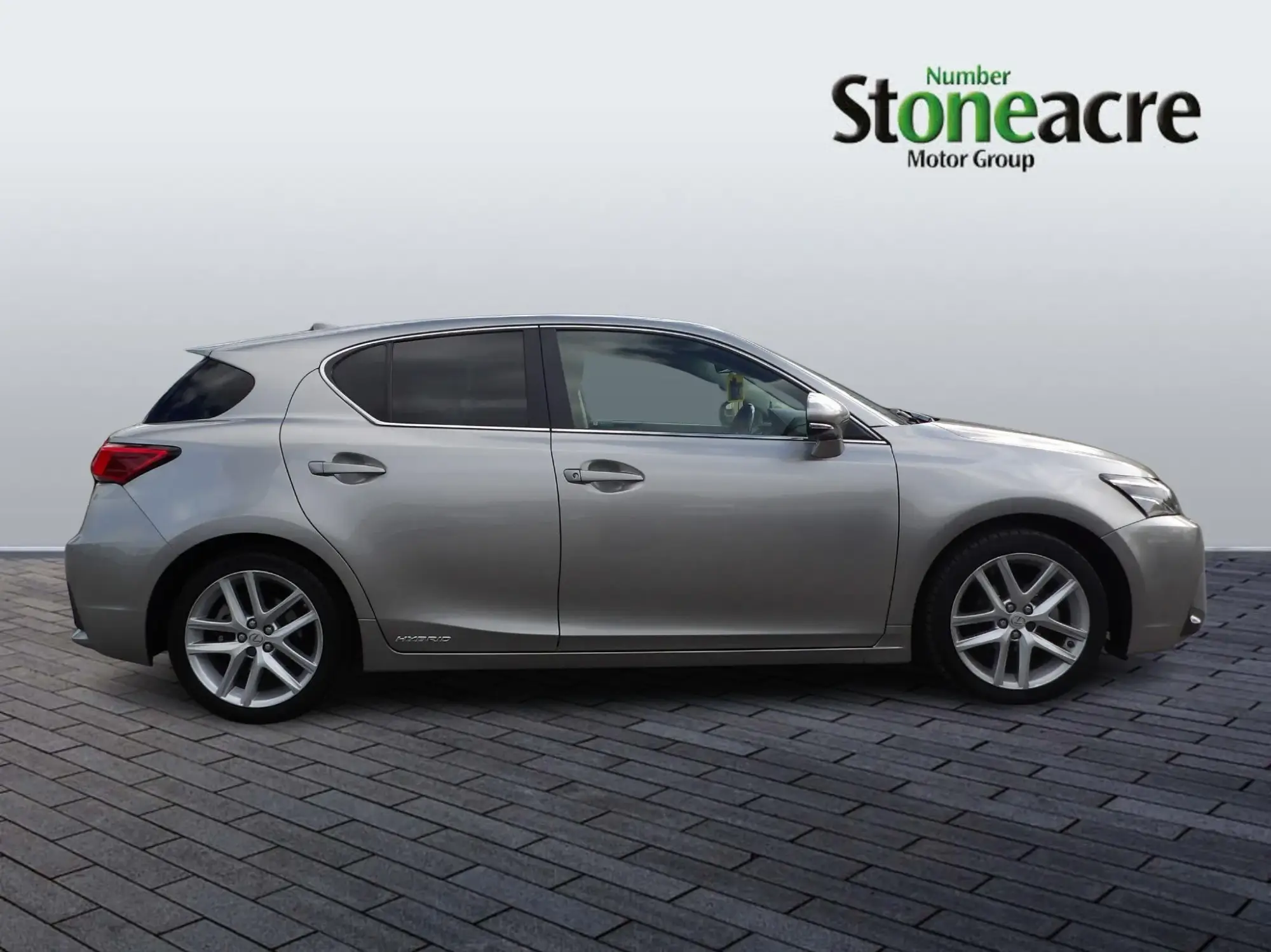Lexus CT 200h 1.8 Premier 5dr CVT FP67ZDH Image 2