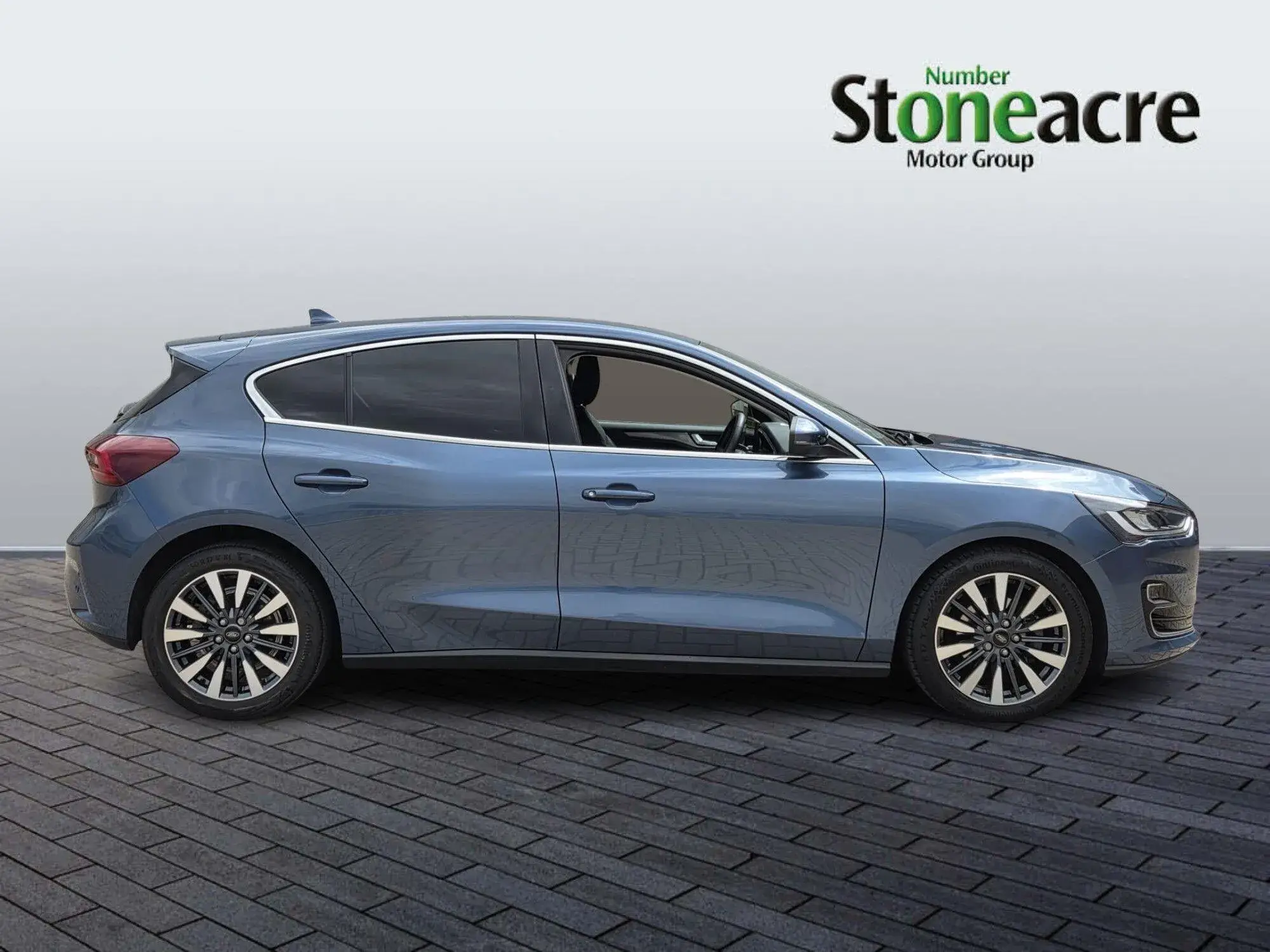 Ford Focus 1.0T EcoBoost Titanium Vignale Euro 6 (s/s) 5dr MT22WFE Image 2