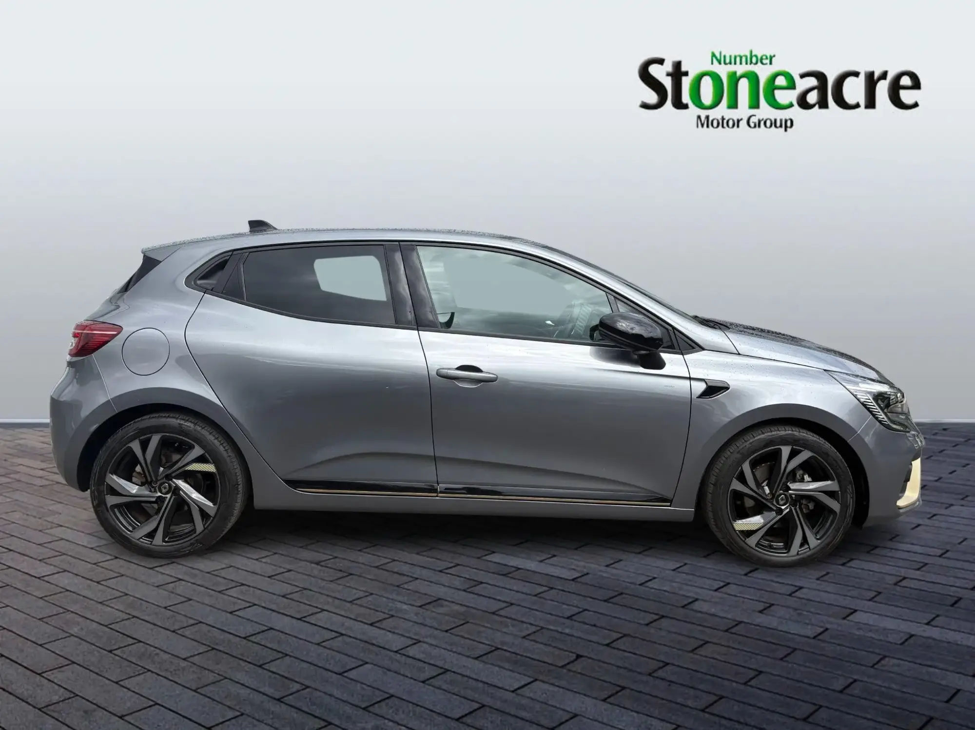 Renault Clio E-Tech 1.6 E-TECH full hybrid 145 Engineered 5dr Auto YM23OGH Image 2