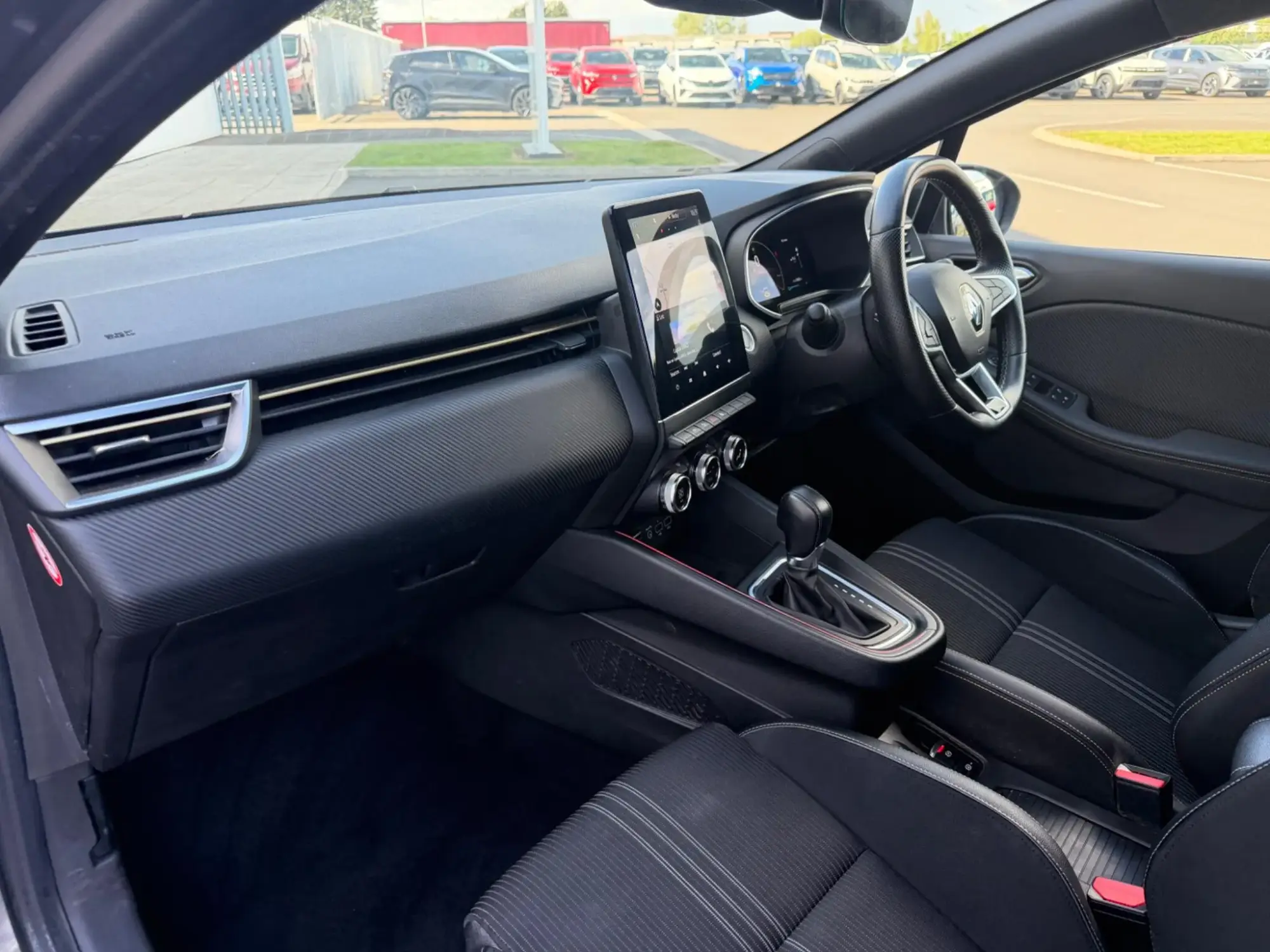 Renault Clio E-Tech 1.6 E-TECH full hybrid 145 Engineered 5dr Auto DE23JGU Image 3