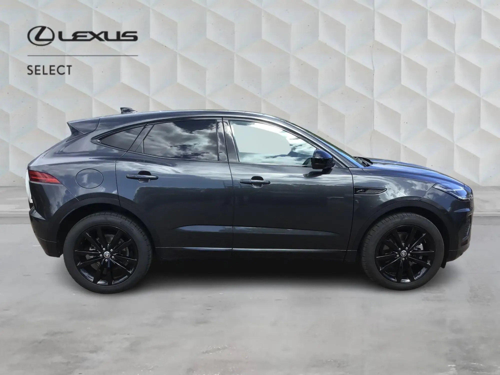 Jaguar E-Pace 2.0 D204 MHEV R-Dynamic HSE Black Auto AWD Euro 6 (s/s) 5dr PY73EEV Image 2