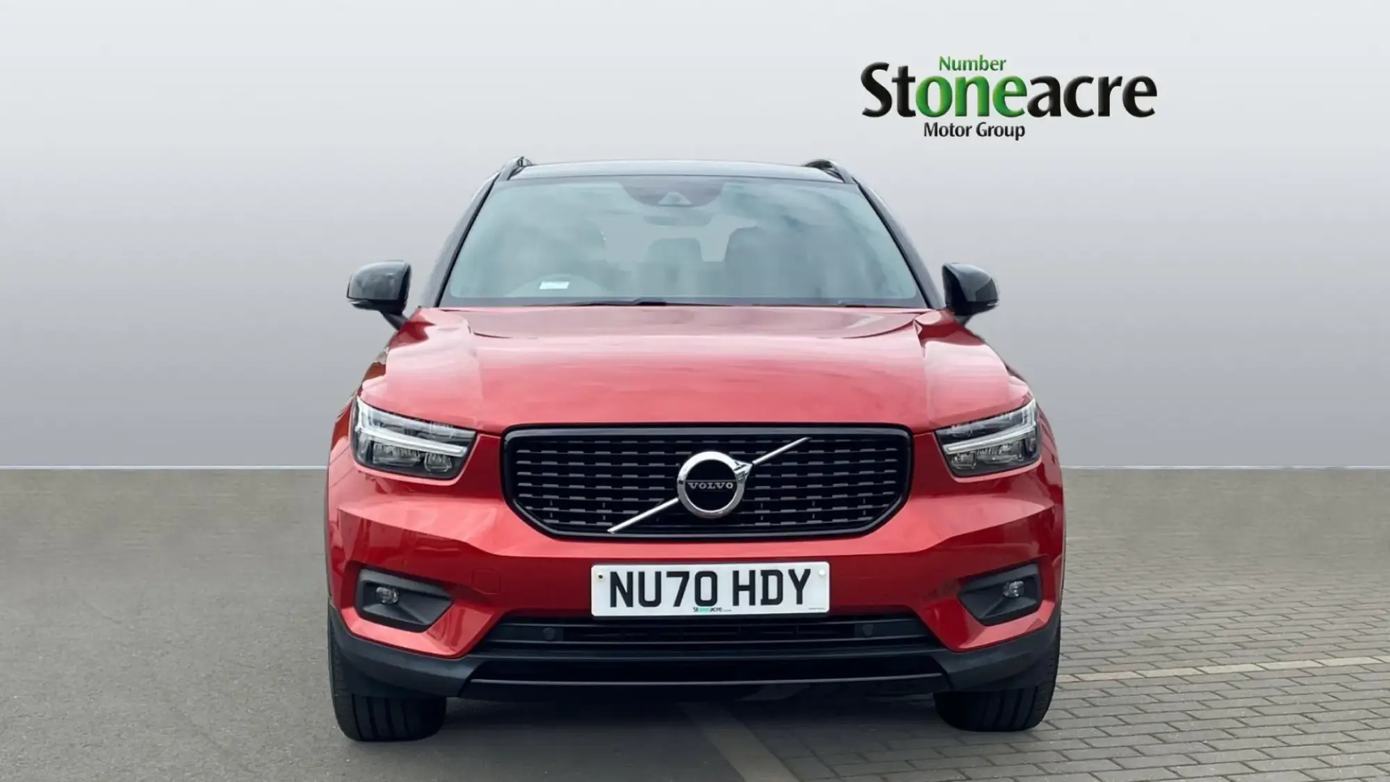 Volvo XC40 R-Design T3 (163 hp) Manual NU70HDY Image 2