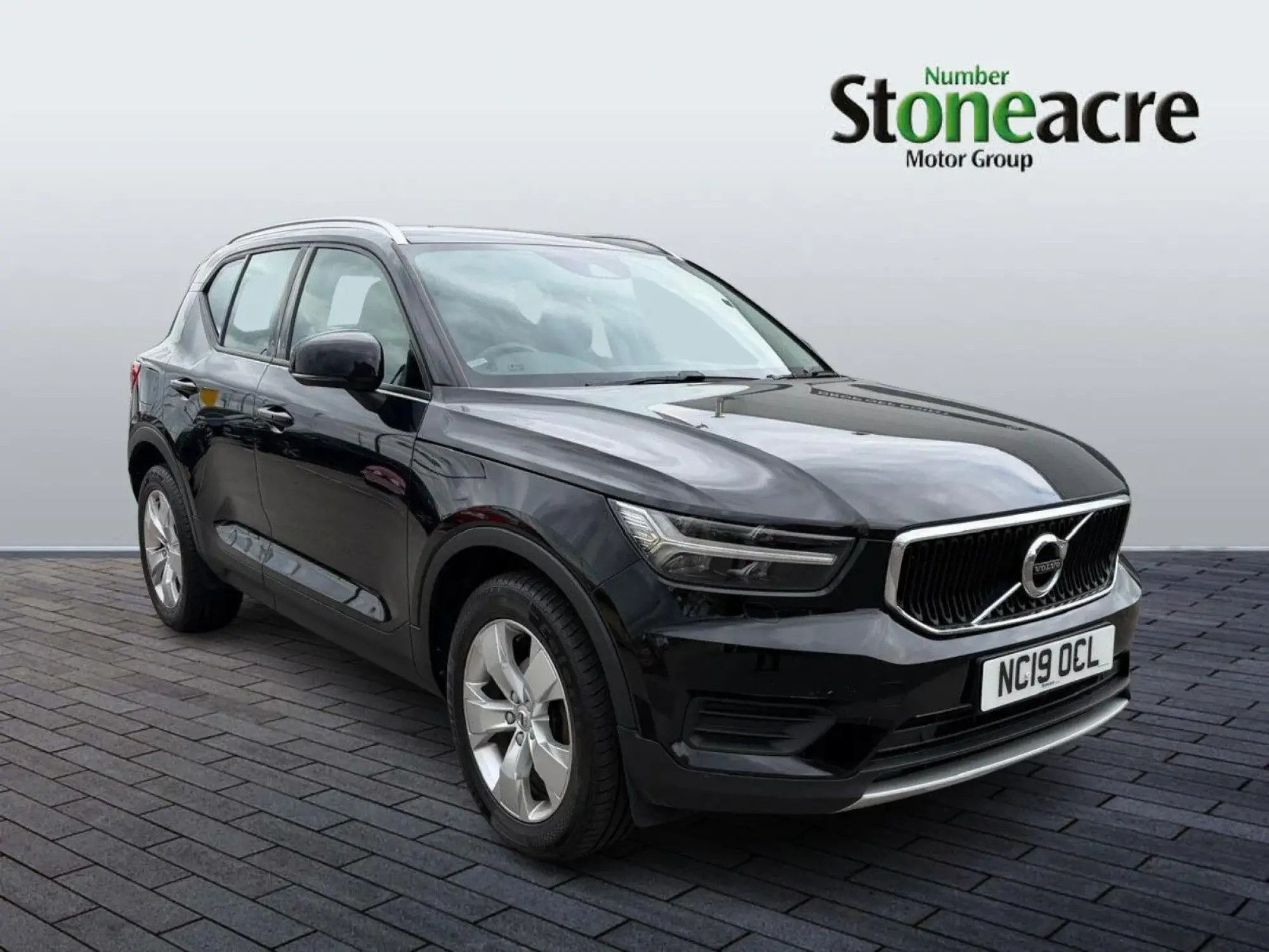 Volvo XC40 1.5 T3 [163] Momentum 5dr NC19OCL Image 1