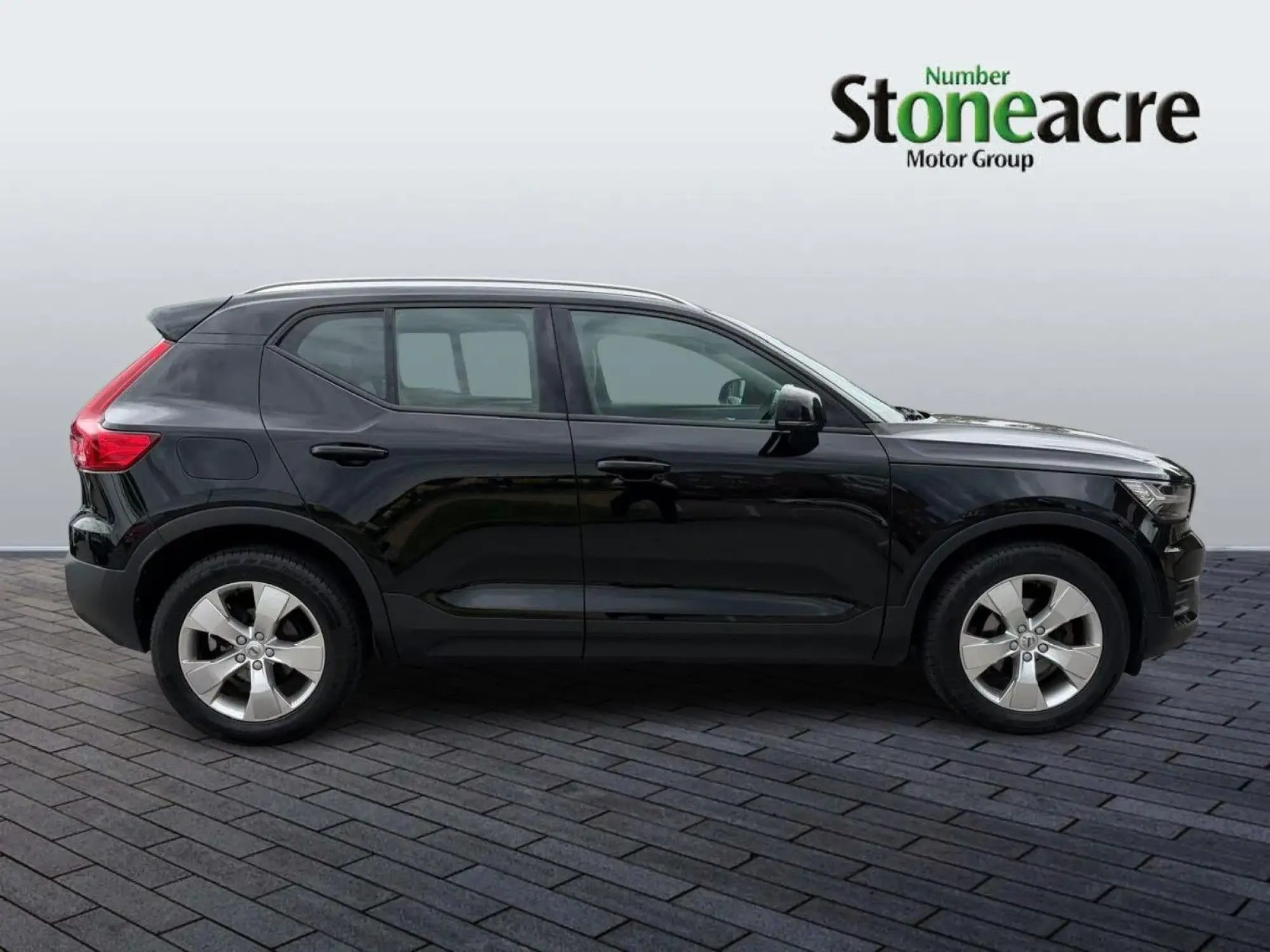 Volvo XC40 1.5 T3 [163] Momentum 5dr NC19OCL Image 2