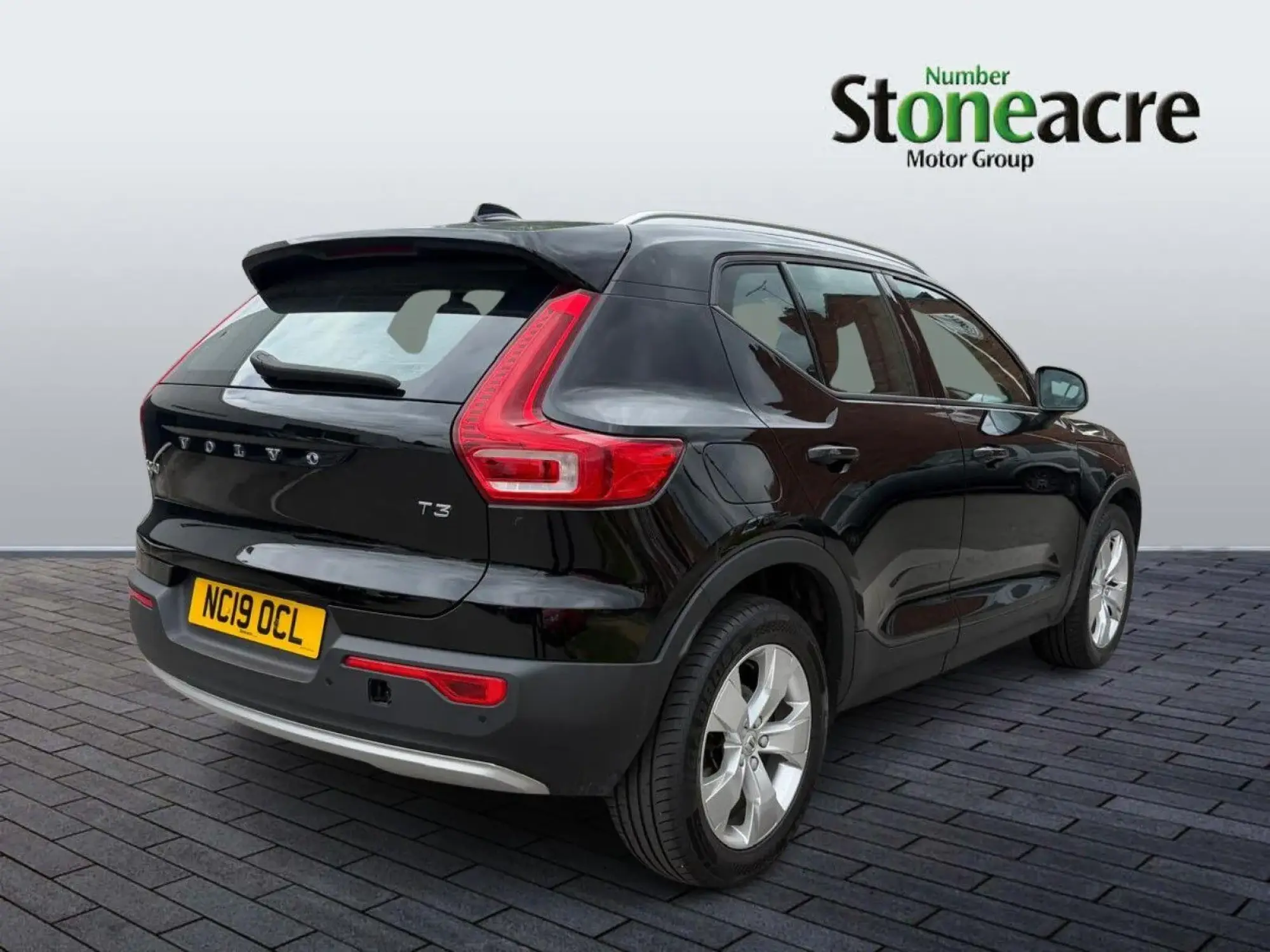 Volvo XC40 1.5 T3 [163] Momentum 5dr NC19OCL Image 3