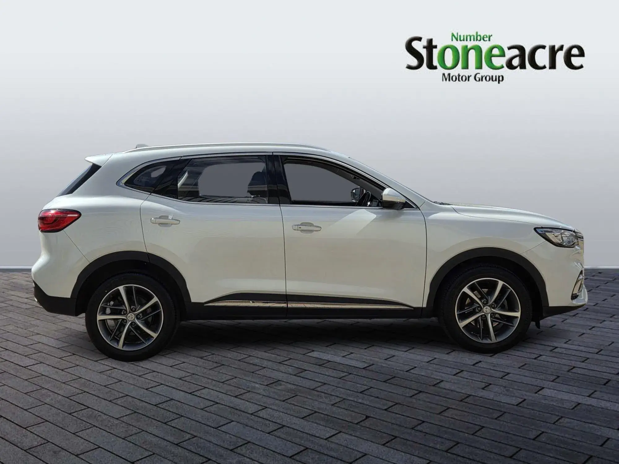 MG HS 1.5 T-GDI Excite 5dr DCT LC72XXP Image 2
