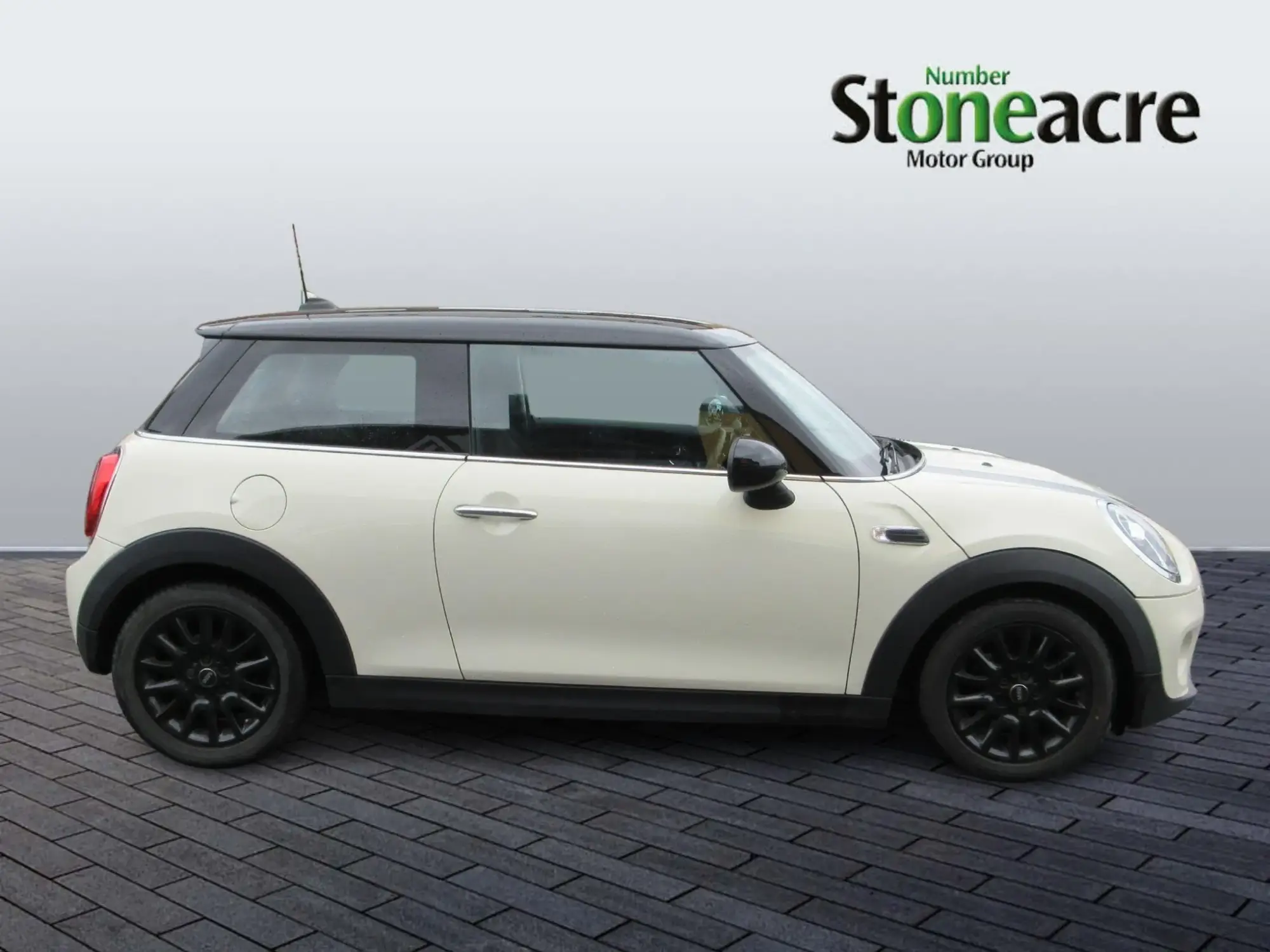 MINI Hatch 1.5 Cooper II 3dr PE68HBC Image 2