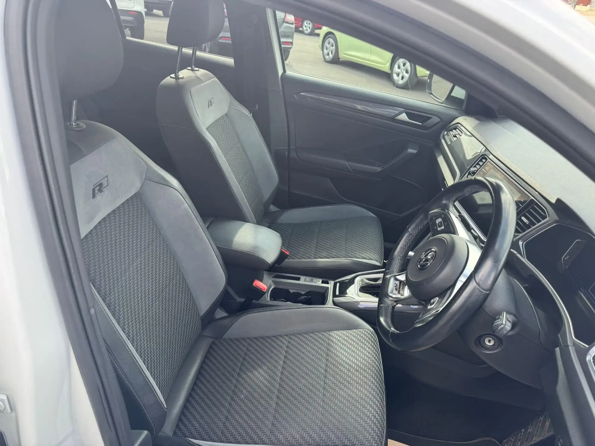 Volkswagen T-Roc Image 12