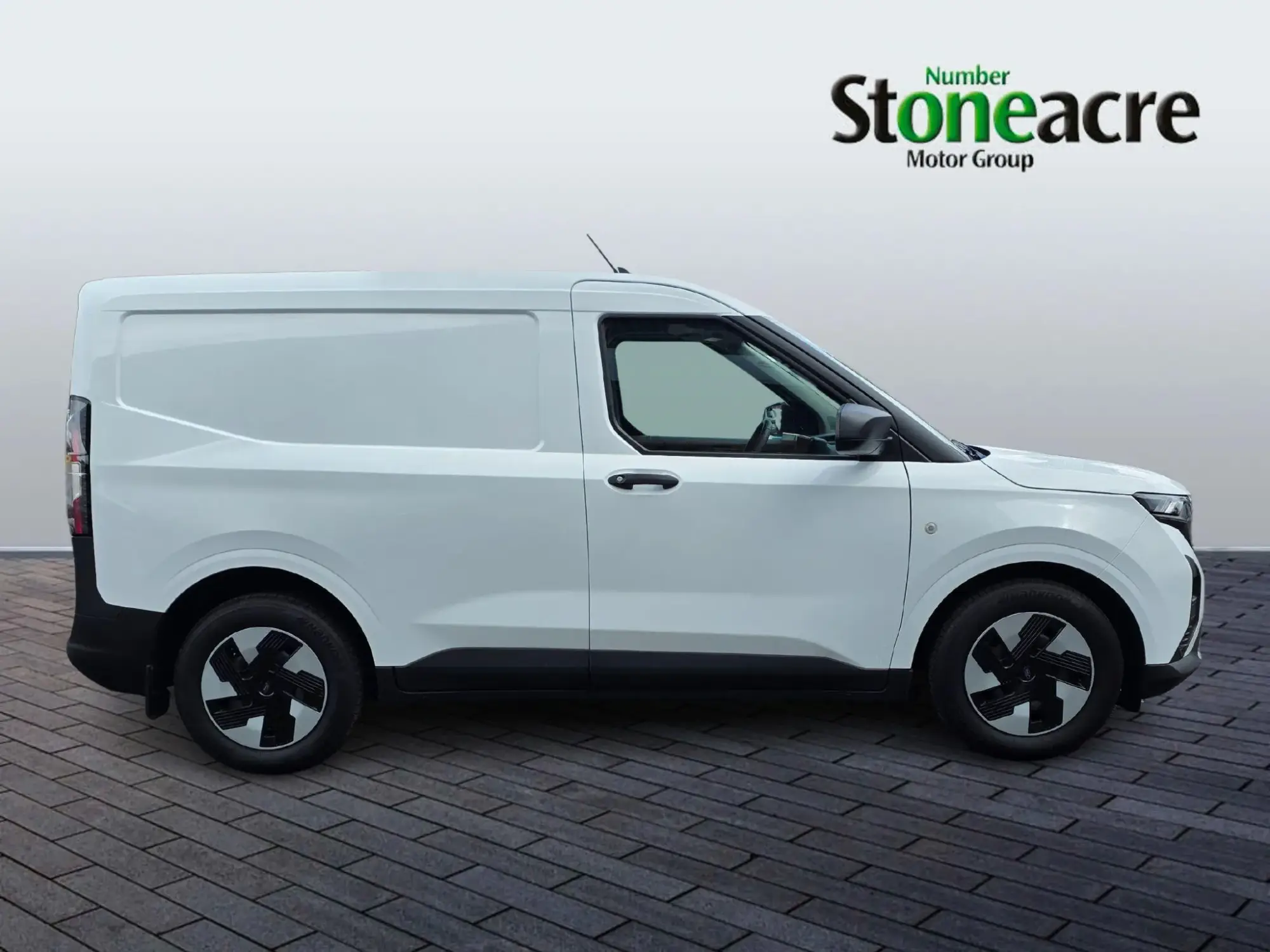 Ford E-Transit Courier 43kWh Trend Auto SWB 5dr YA25WND Image 2