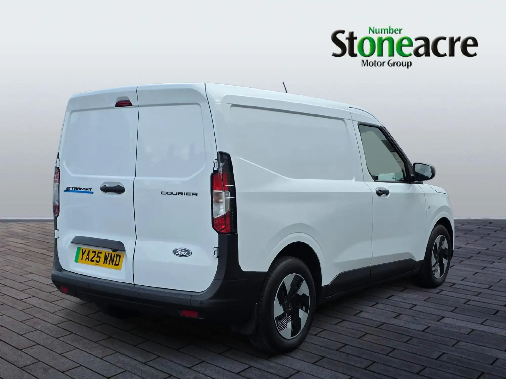 Ford E-Transit Courier 43kWh Trend Auto SWB 5dr YA25WND Image 3
