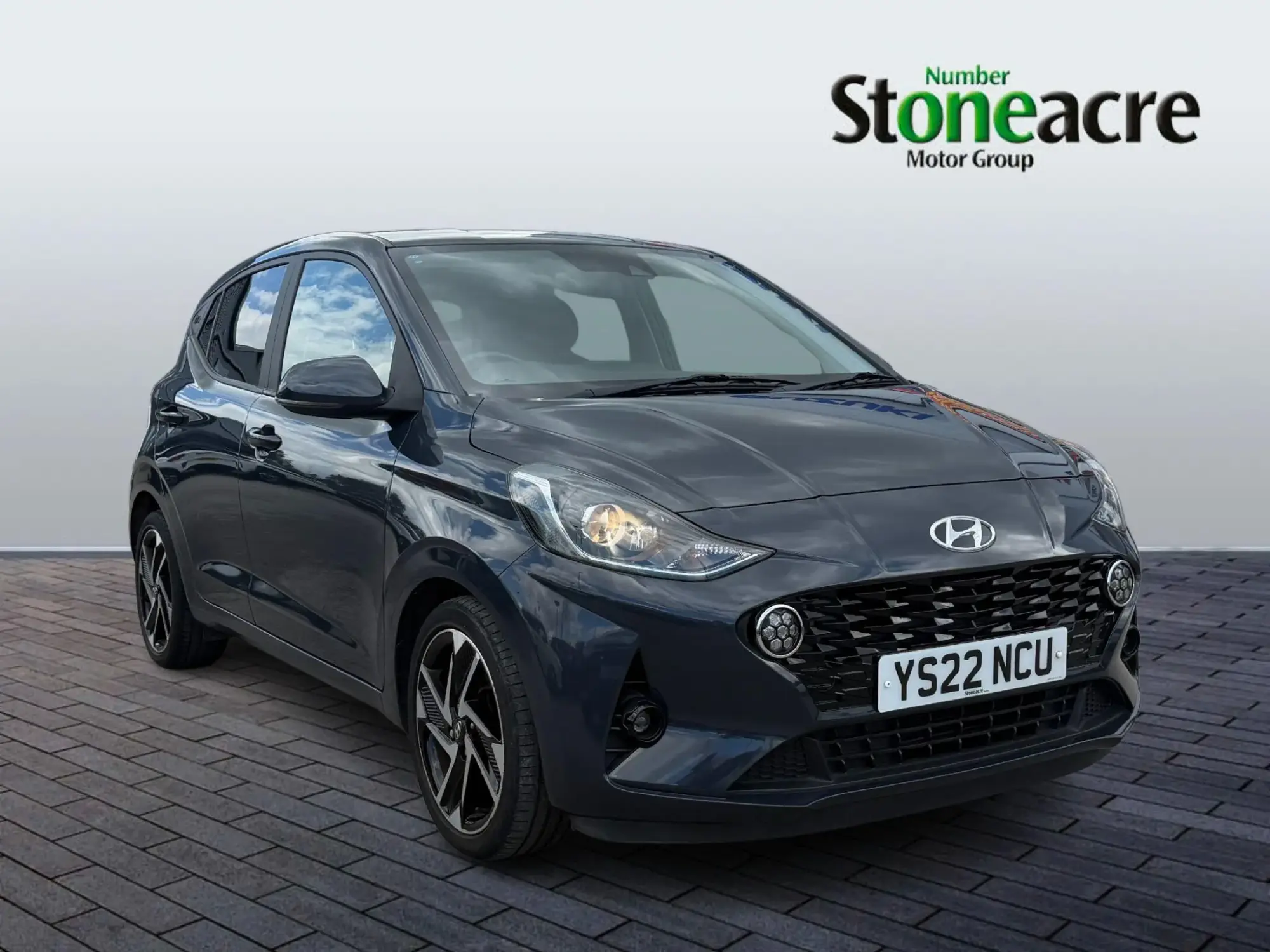 Hyundai i10 1.2 MPi Premium 5dr YS22NCU Image 1