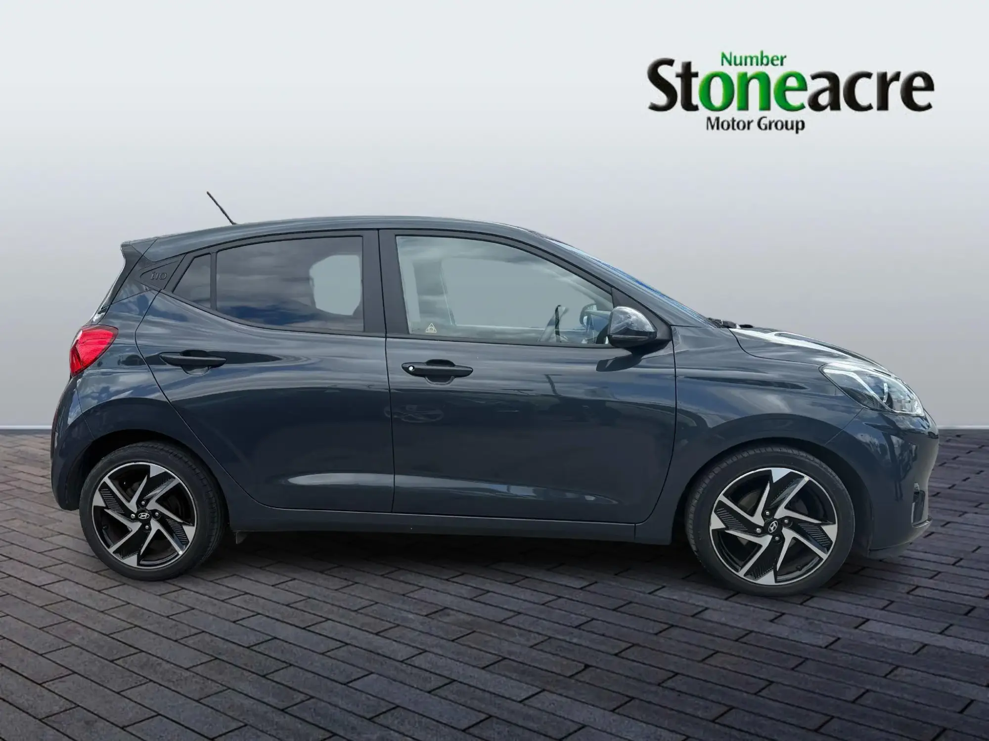 Hyundai i10 1.2 MPi Premium 5dr YS22NCU Image 2