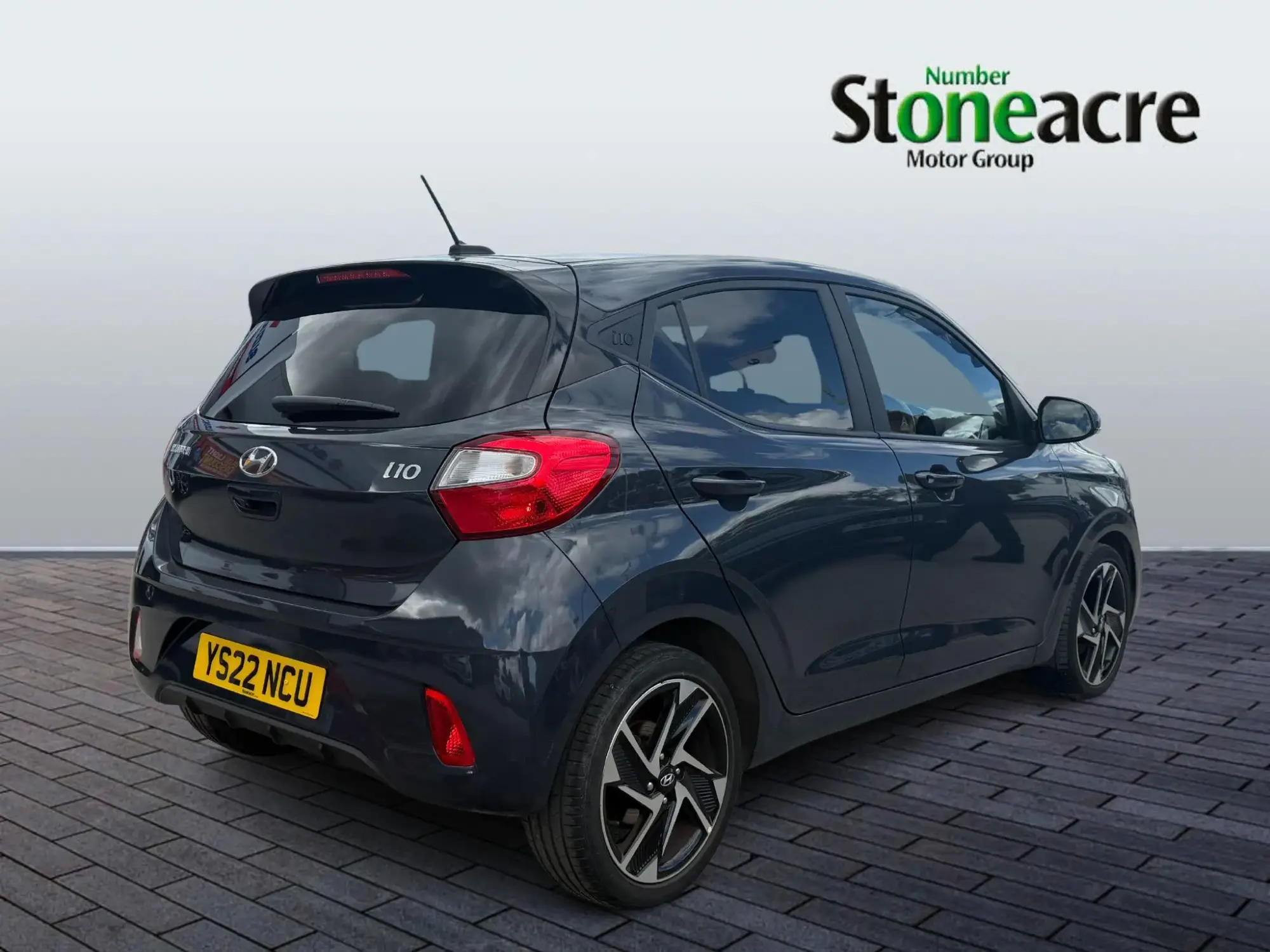 Hyundai i10 1.2 MPi Premium 5dr YS22NCU Image 3