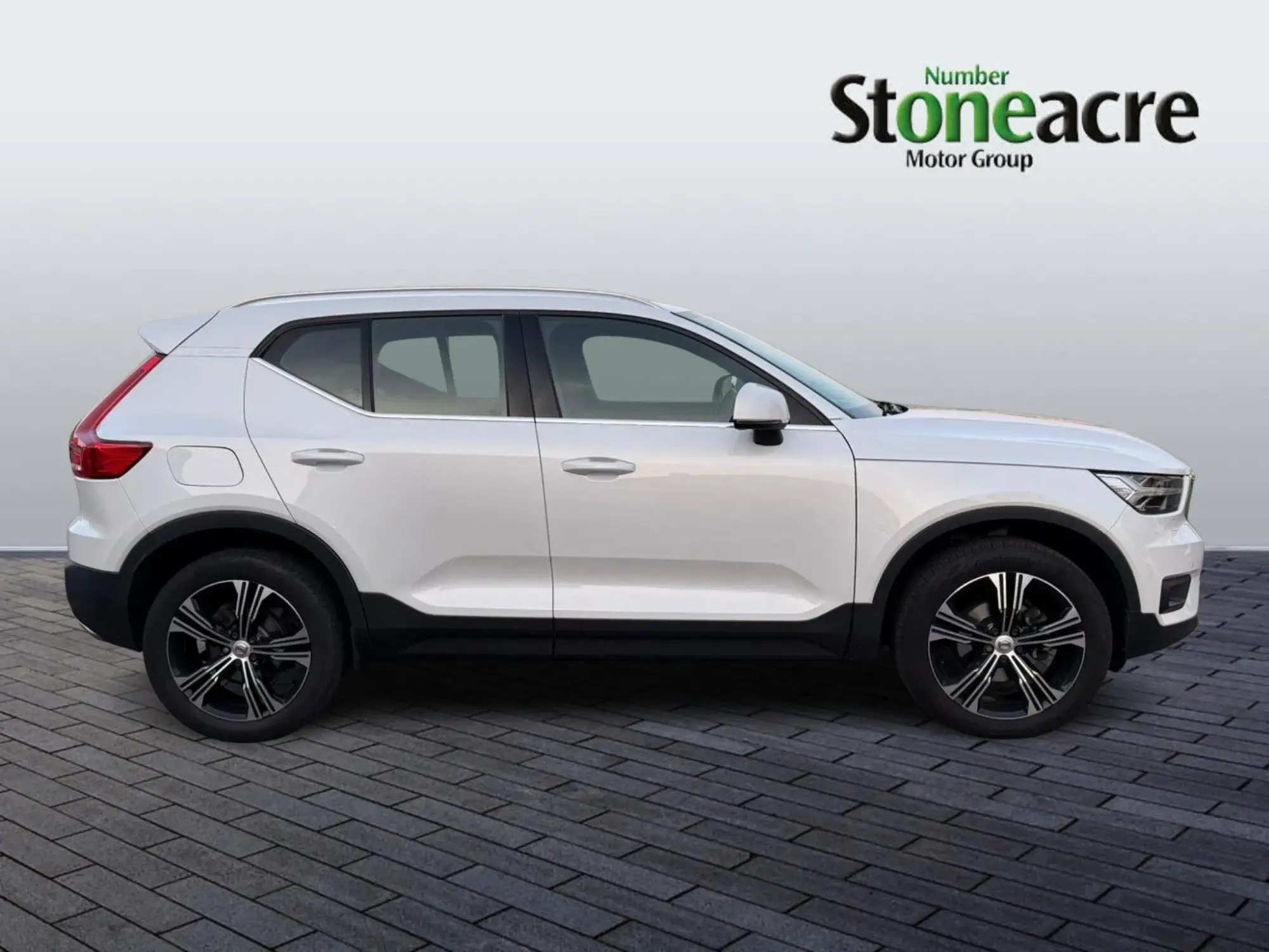 Volvo XC40 1.5 T3 Inscription Euro 6 (s/s) 5dr YN68GVT Image 2