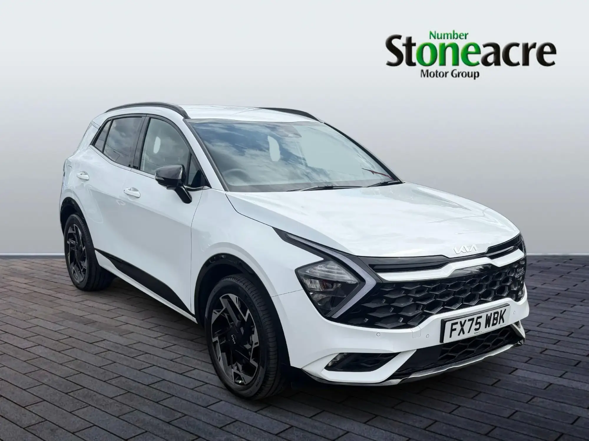 Kia Sportage Plug-In Hybrid 1.6 T-GDi 13.8kWh GT-Line Auto AWD Euro 6 (s/s) 5dr FX75WBK Image 1