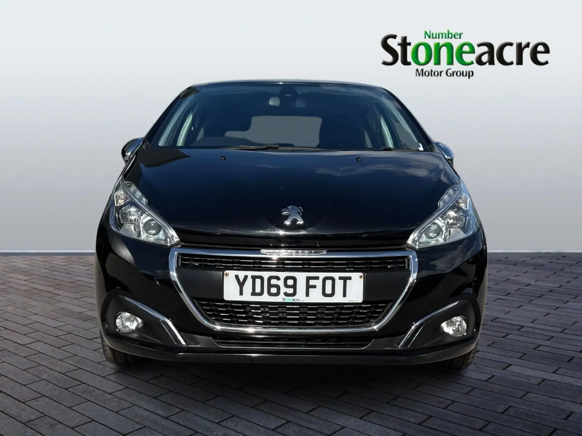 Peugeot 208 1.2 PureTech Signature Hatchback 5dr Petrol Manual Euro 6 (s/s) (82 ps) YD69FOT Image 2