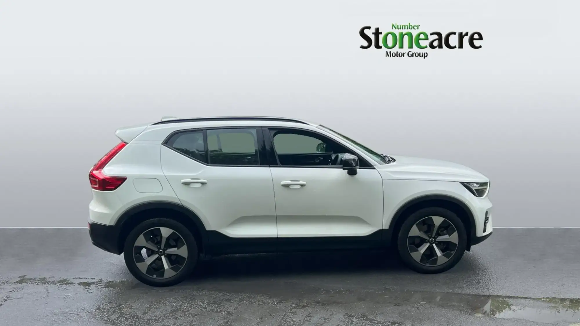 Volvo XC40 2.0 B4P Plus Dark 5dr Auto SH25VOF Image 3