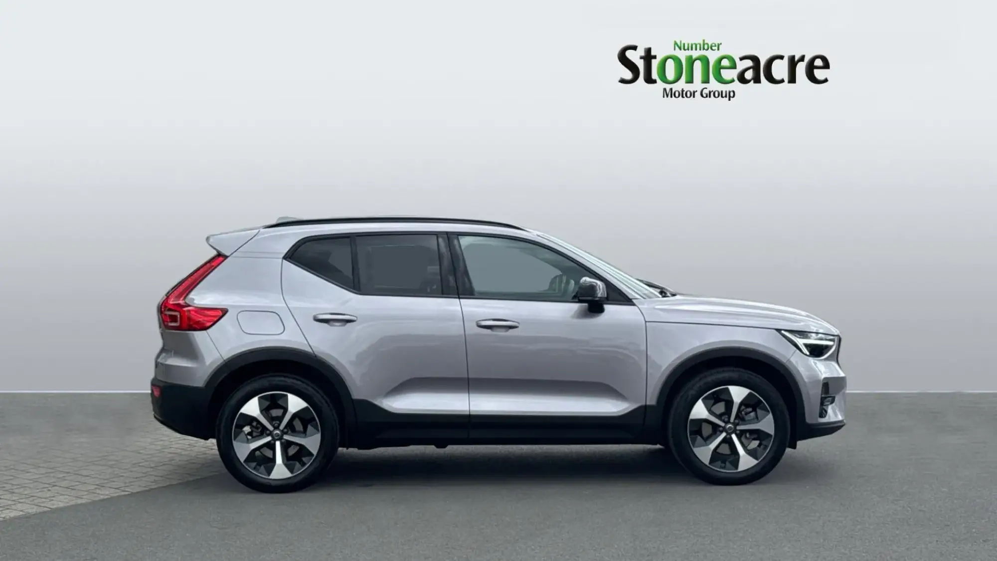 Volvo XC40 2.0 B4P Plus Dark 5dr Auto RF25PKC Image 3