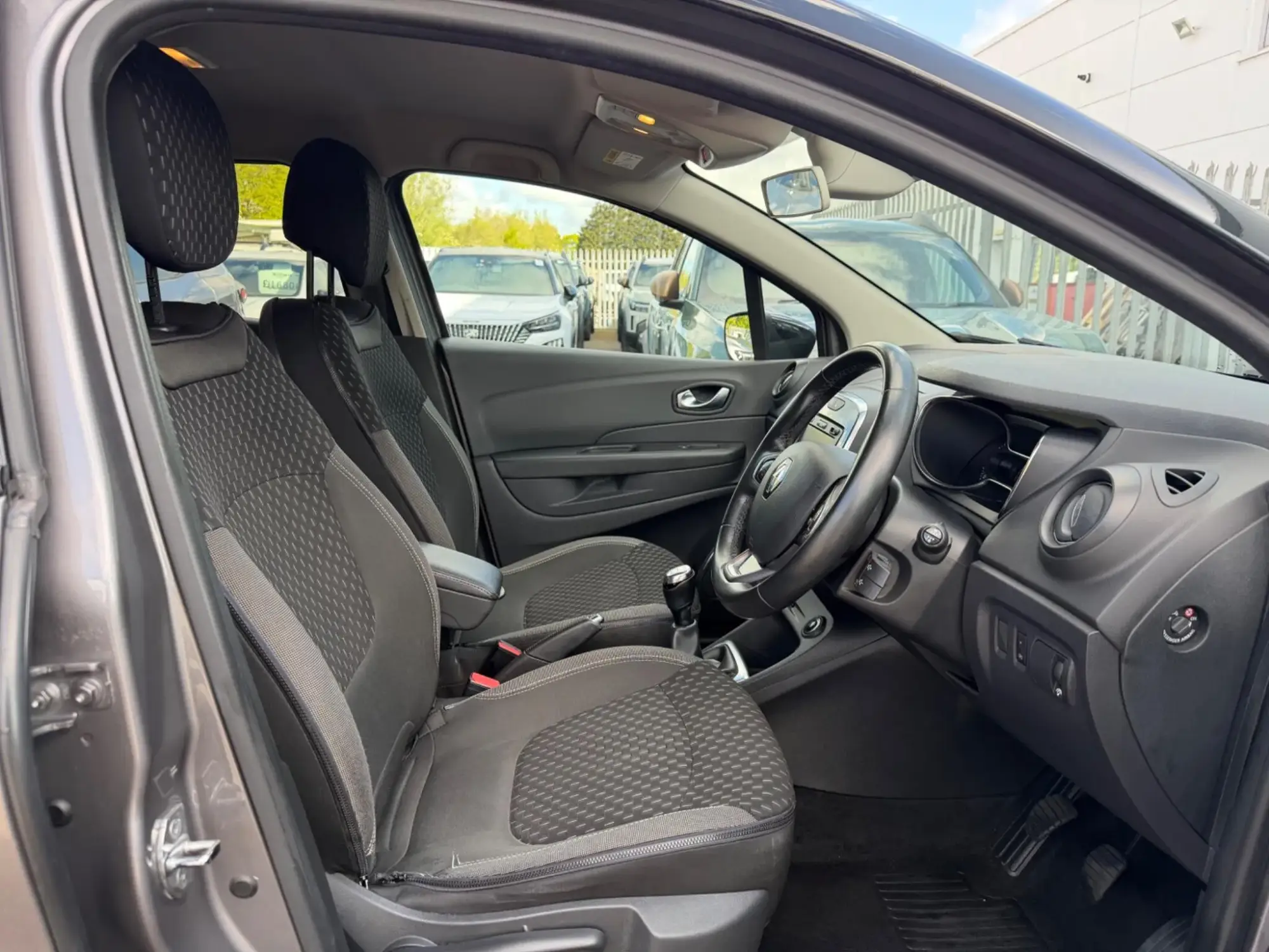 Renault Captur 0.9 TCe ENERGY Dynamique S Nav Euro 6 (s/s) 5dr MM17XET Image 3