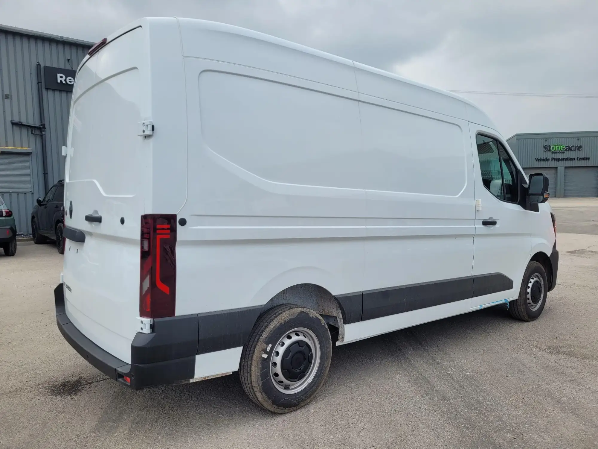 Renault Master 2.0 dCi MM35 Advance Auto L2 H2 Euro 6 (s/s) 5dr Image 3
