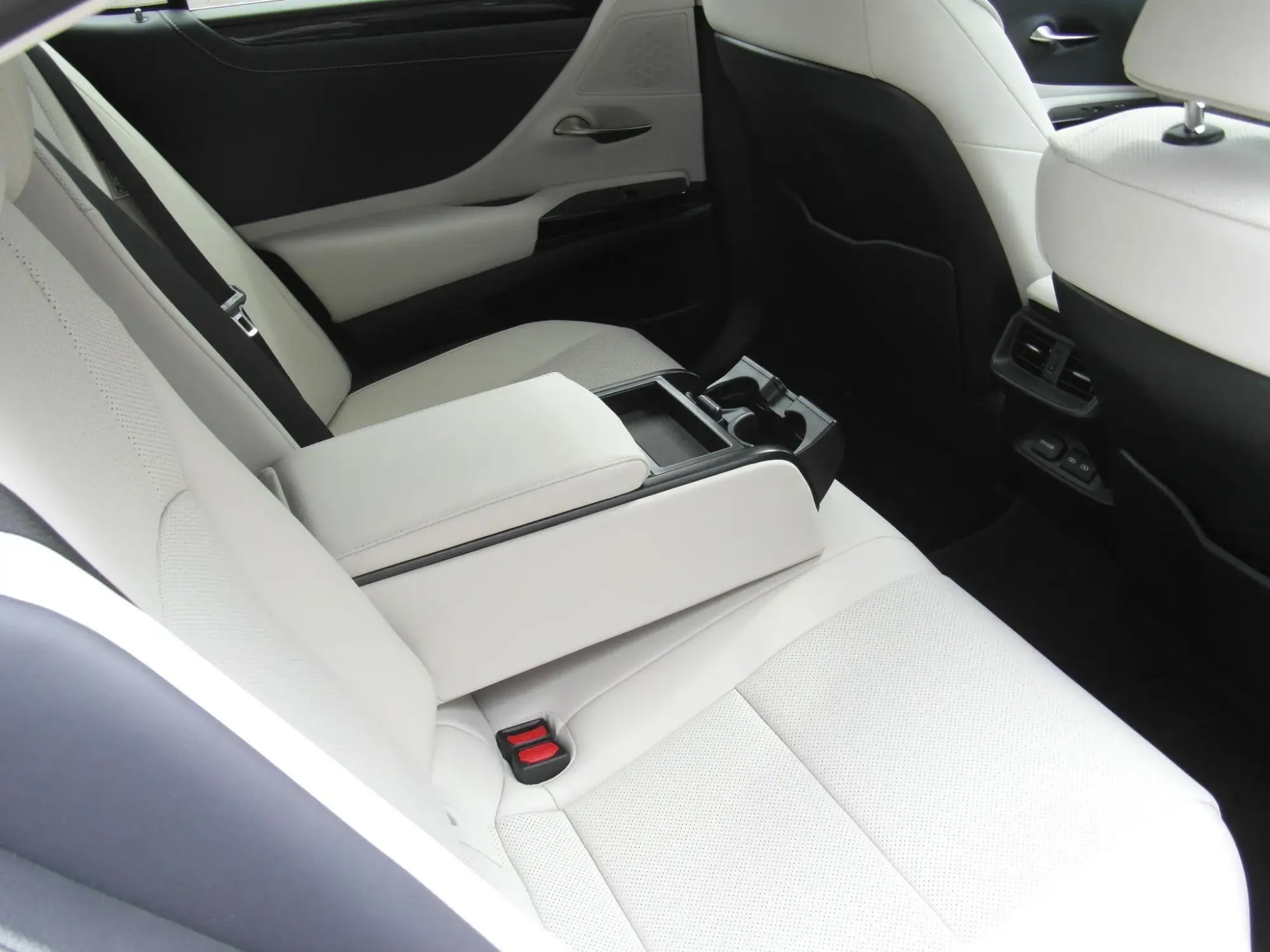 Lexus ES Image 36 Lexus ES Image 36