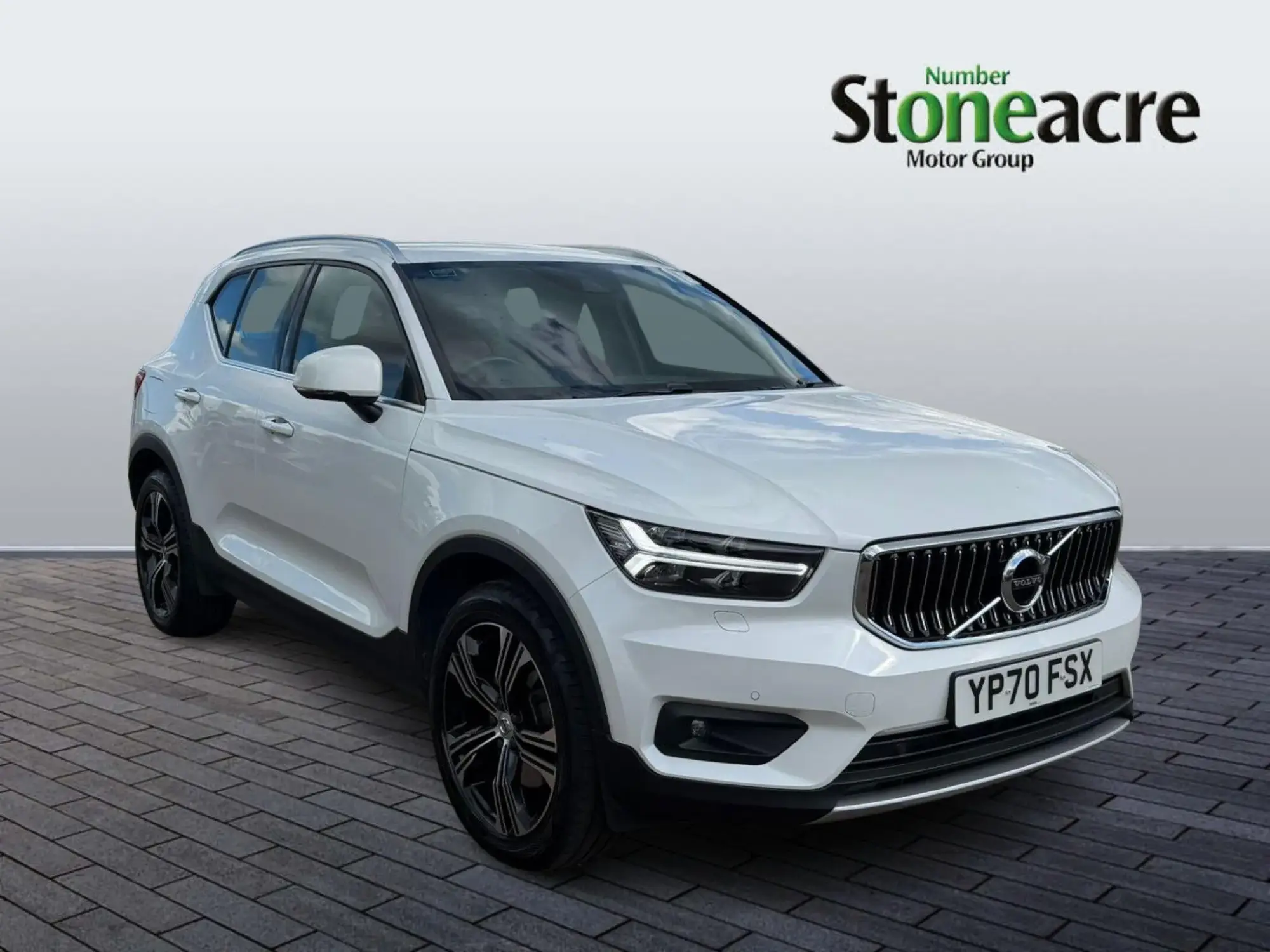 Volvo XC40 2.0 B4P Inscription Pro 5dr Auto YP70FSX Image 1