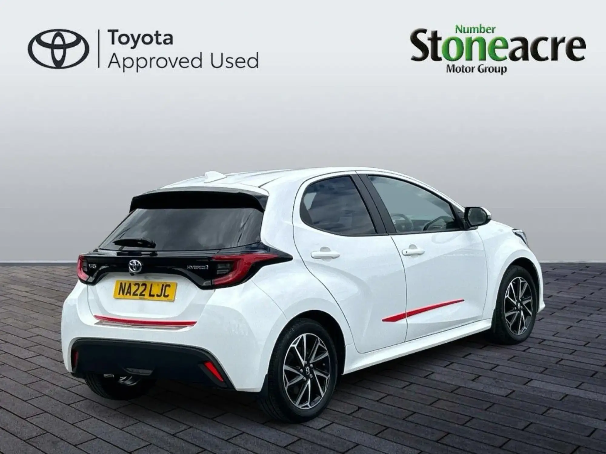 Toyota Yaris 1.5 Hybrid Design 5dr CVT NA22LJC Image 3