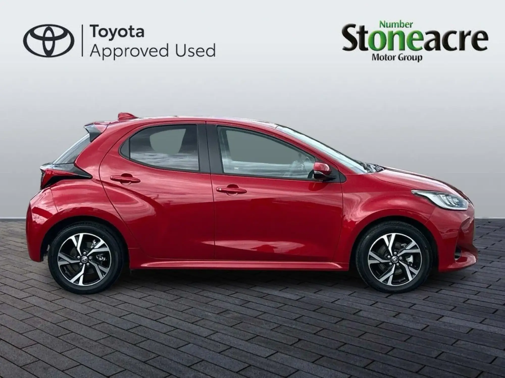 Toyota Yaris 1.5 Hybrid Design 5dr CVT KN74JPO Image 2