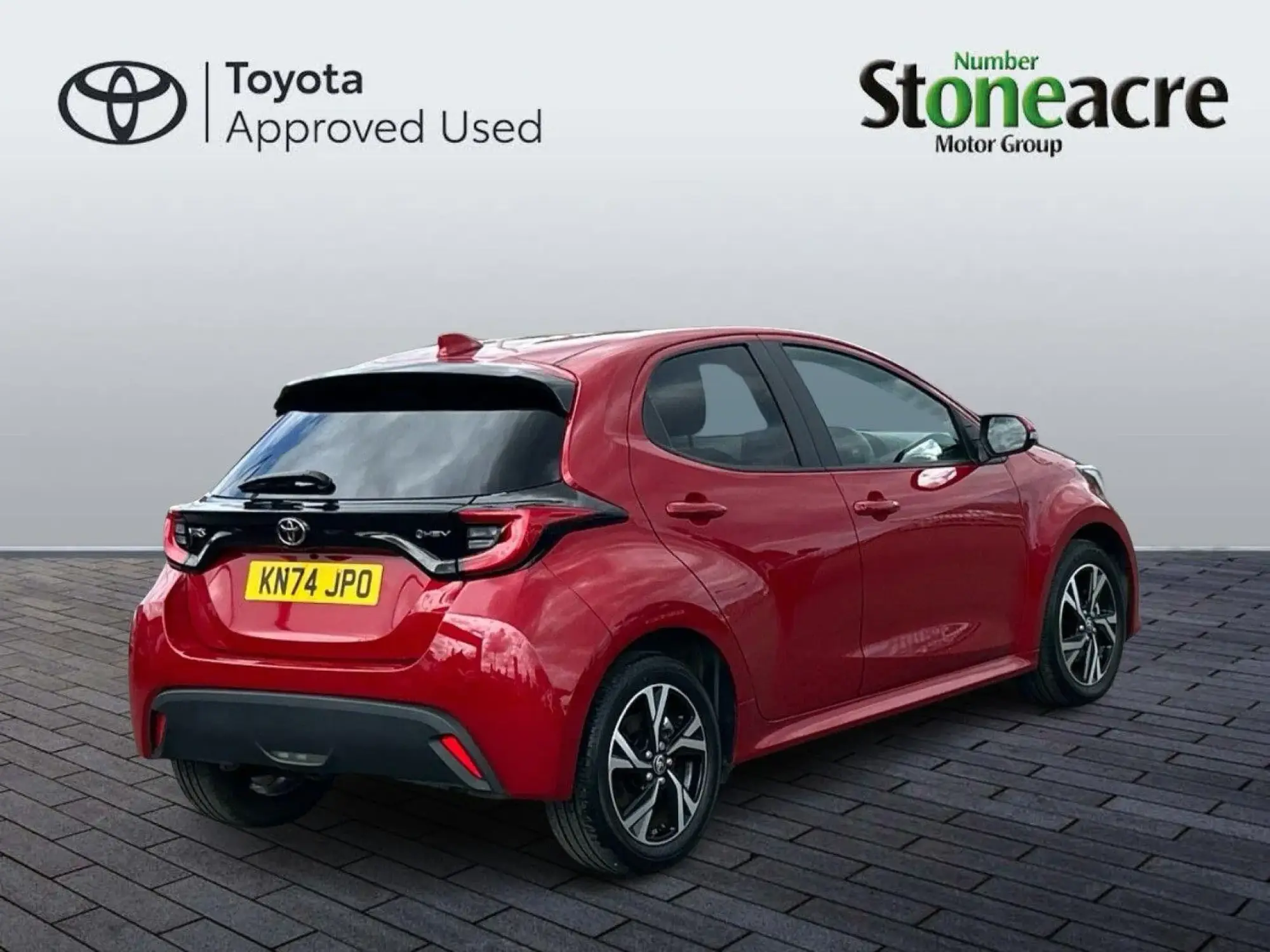 Toyota Yaris 1.5 Hybrid Design 5dr CVT KN74JPO Image 3