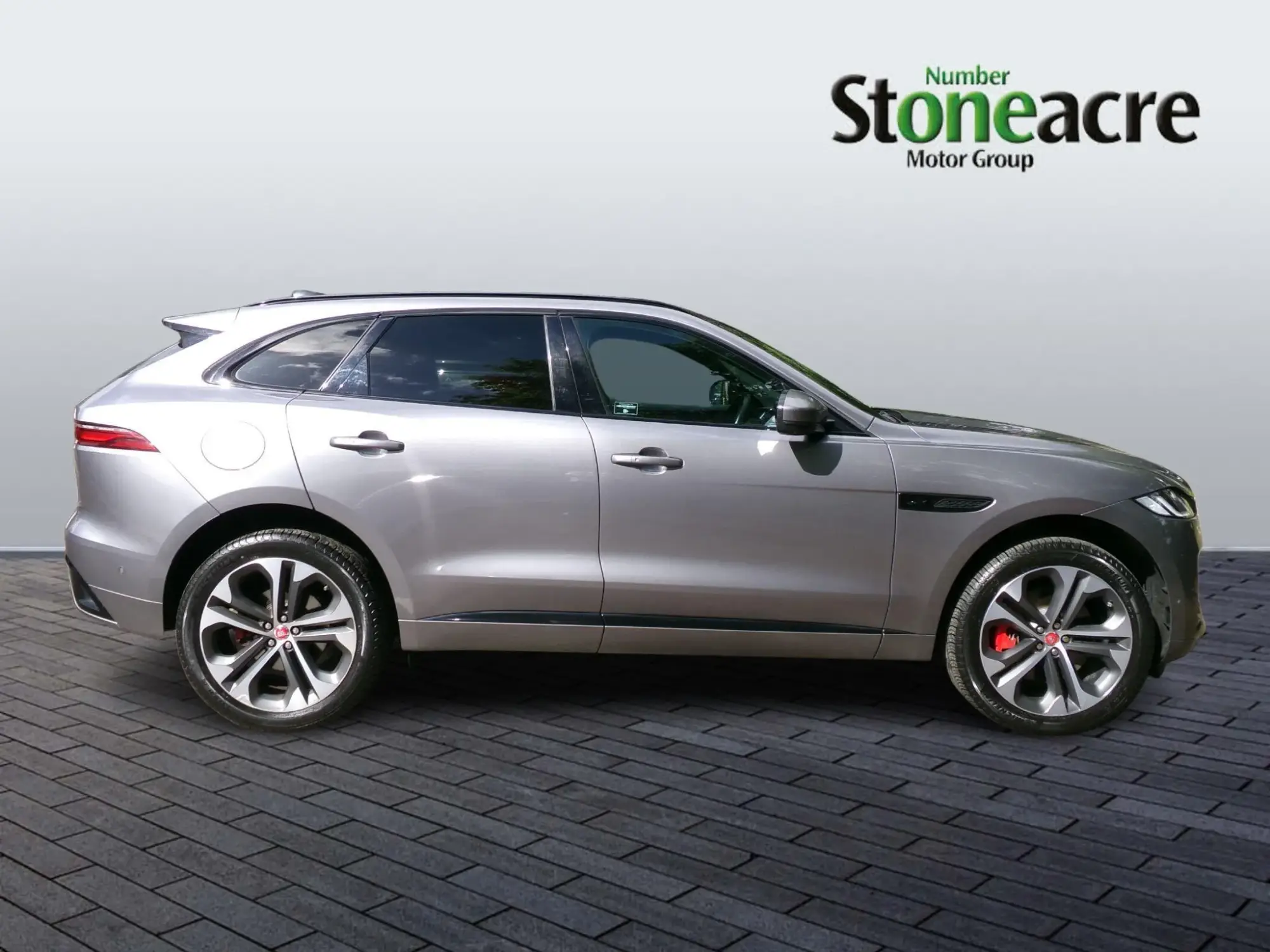Jaguar F-Pace 3.0 P400 MHEV R-Dynamic HSE Auto AWD Euro 6 (s/s) 5dr YR21DNH Image 2