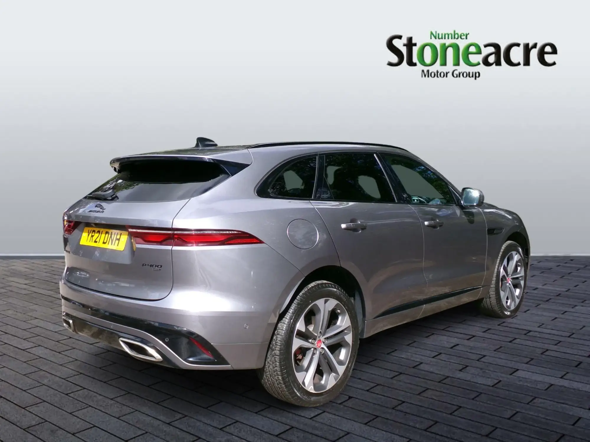 Jaguar F-Pace 3.0 P400 MHEV R-Dynamic HSE Auto AWD Euro 6 (s/s) 5dr YR21DNH Image 3