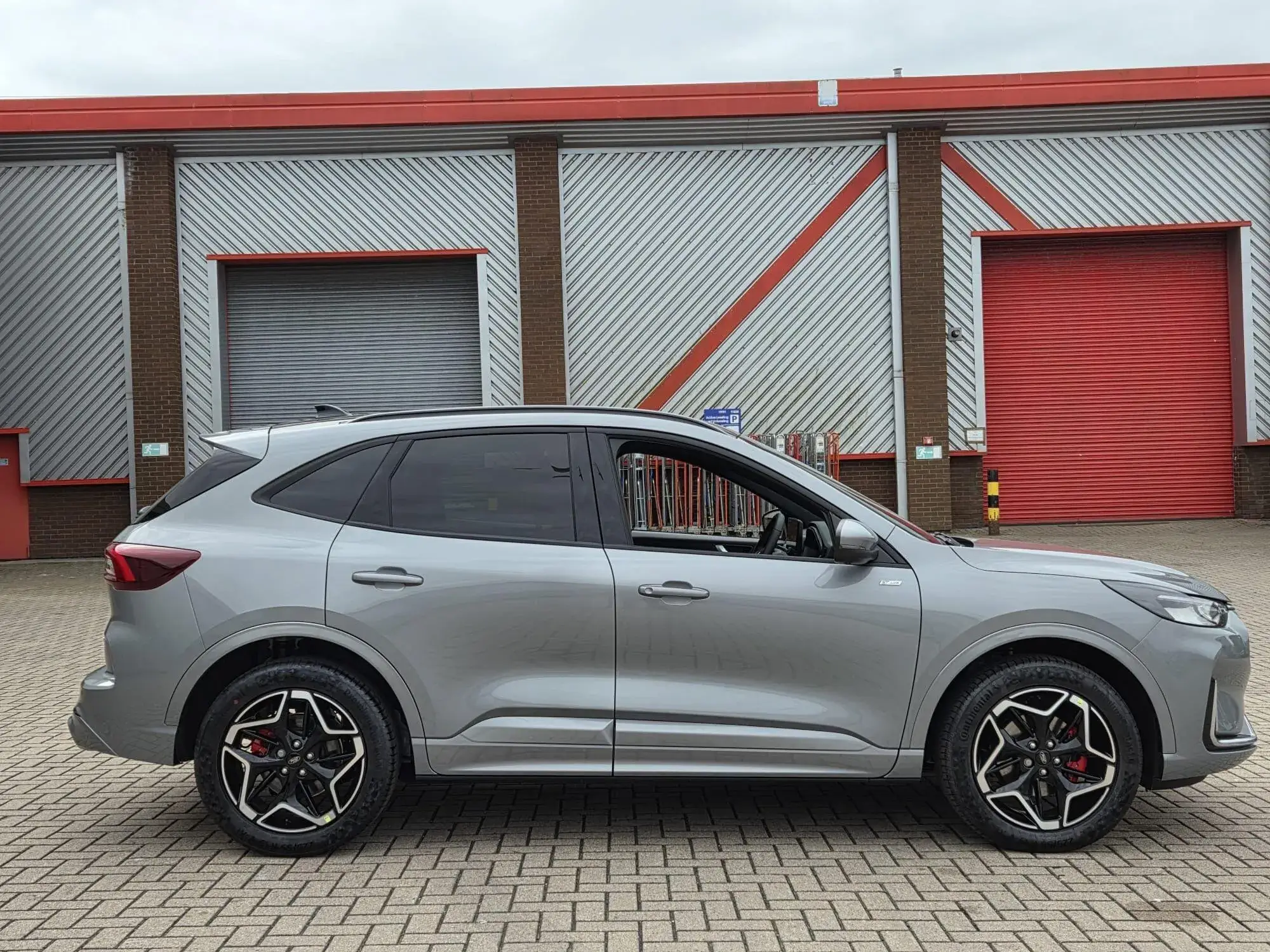 Ford Kuga Hybrid 2.5h EcoBoost Duratec ST-Line X CVT Euro 6 (s/s) 5dr Image 2